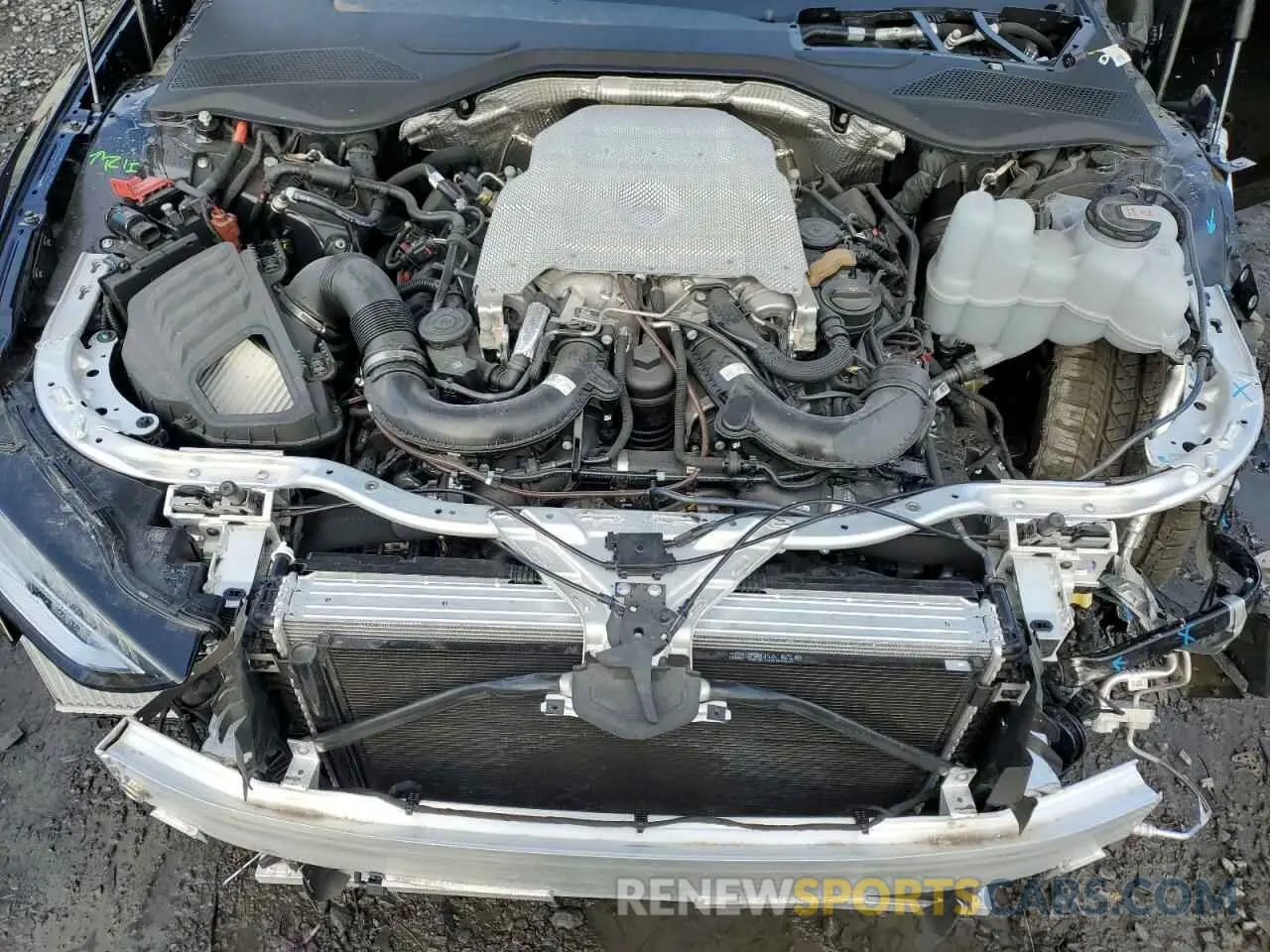 11 fotografías del automóvil dañado WAULSAF82RN011184 AUDI S8 2024