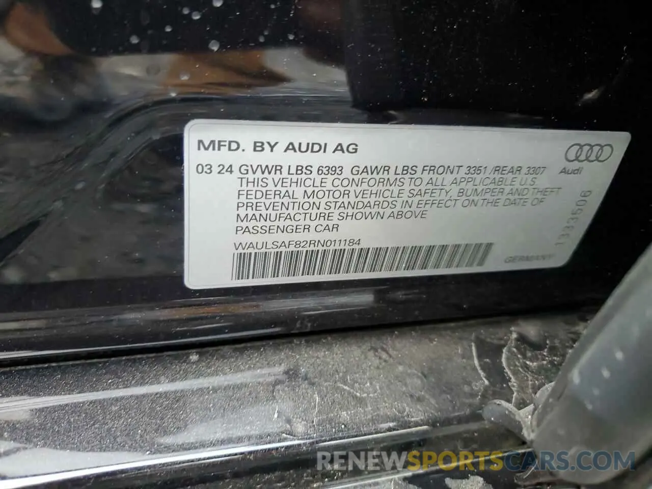 12 fotografías del automóvil dañado WAULSAF82RN011184 AUDI S8 2024