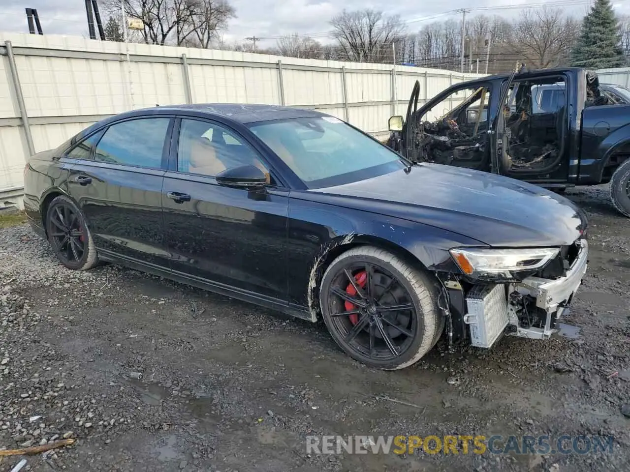 4 fotografías del automóvil dañado WAULSAF82RN011184 AUDI S8 2024
