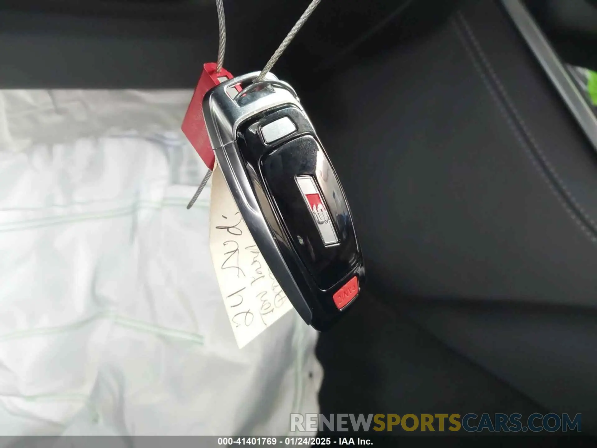 11 fotografías del automóvil dañado WAULSAF86RN013889 AUDI S8 2024