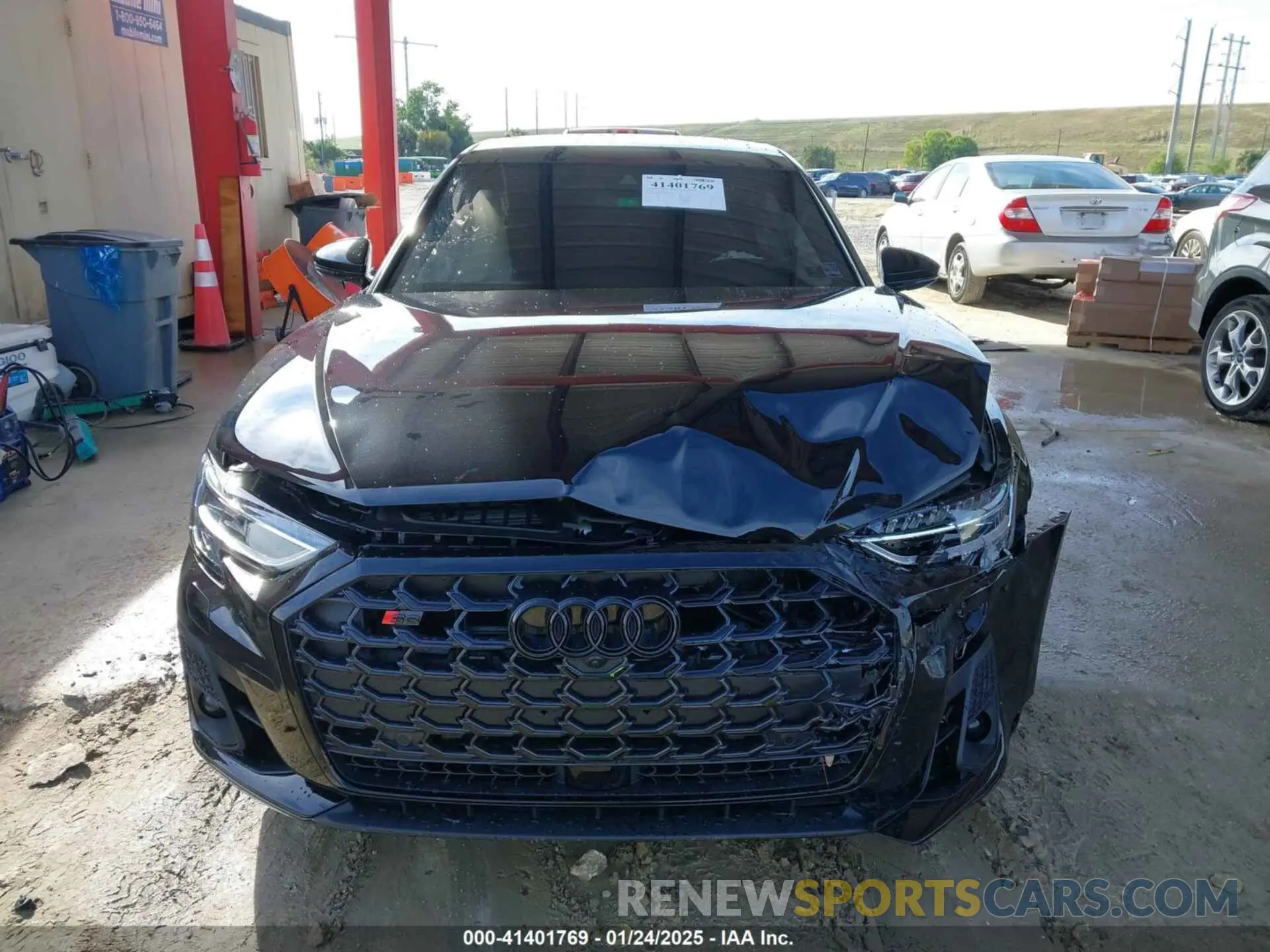 12 fotografías del automóvil dañado WAULSAF86RN013889 AUDI S8 2024