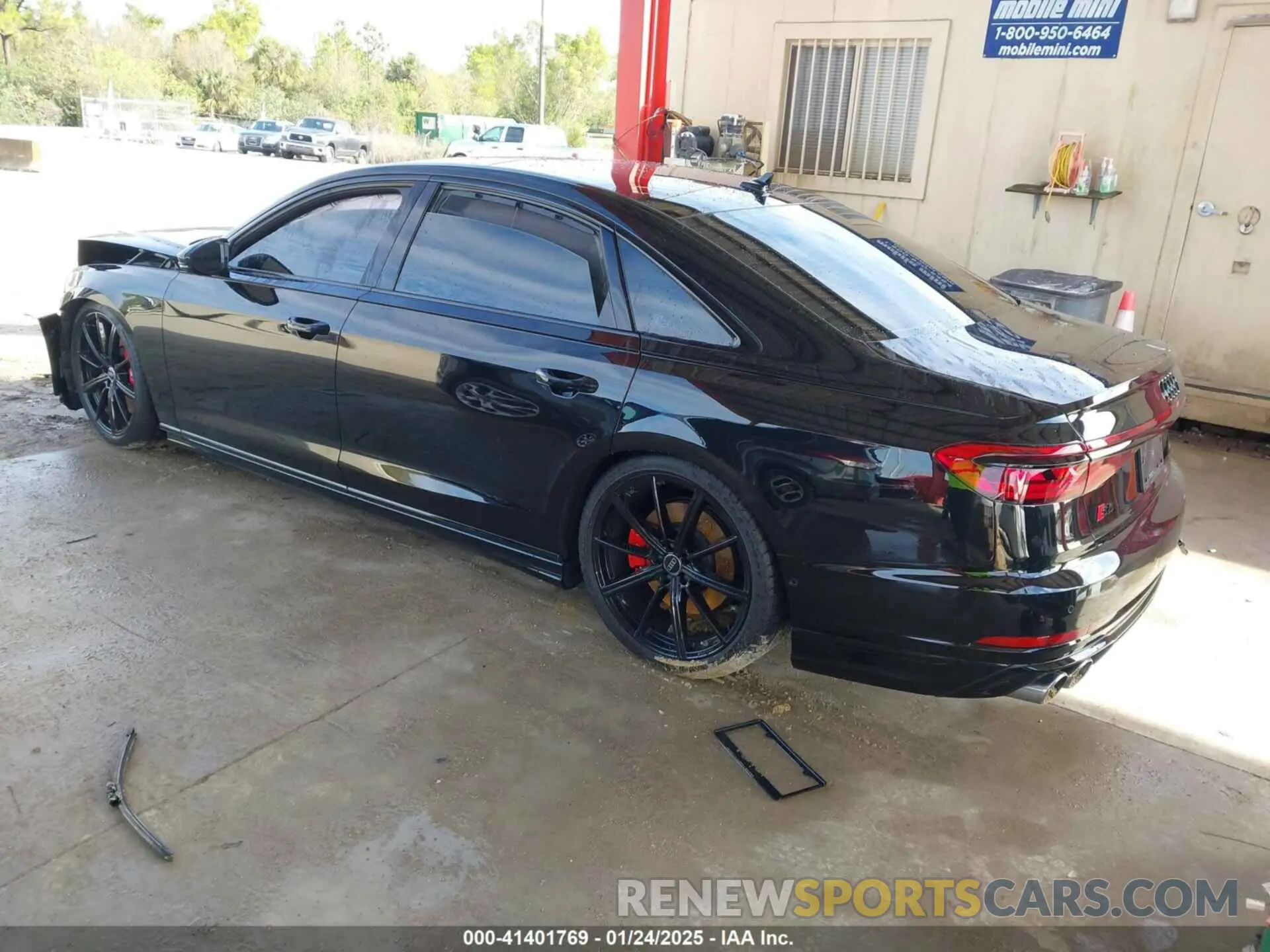 3 fotografías del automóvil dañado WAULSAF86RN013889 AUDI S8 2024