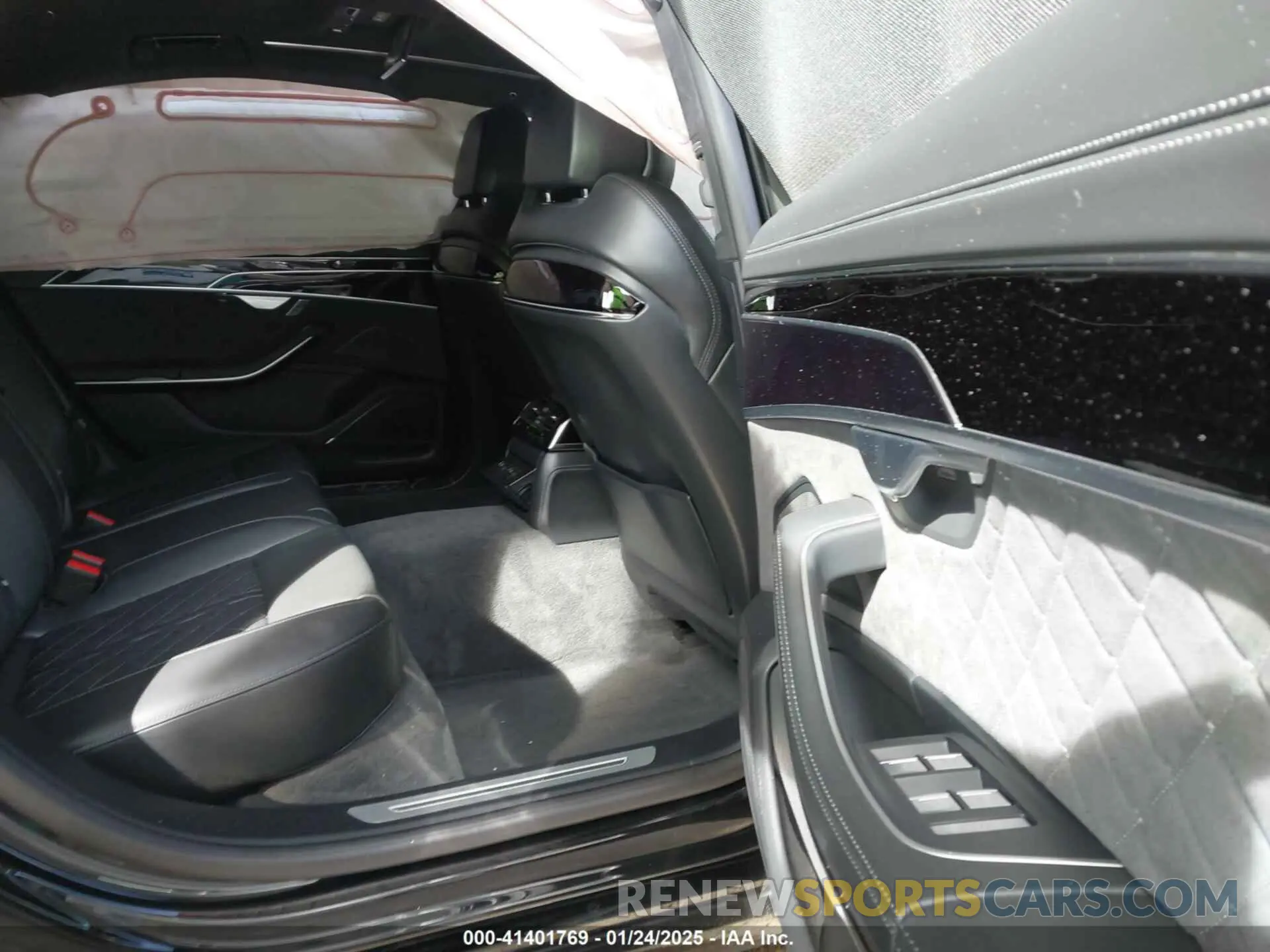 8 fotografías del automóvil dañado WAULSAF86RN013889 AUDI S8 2024