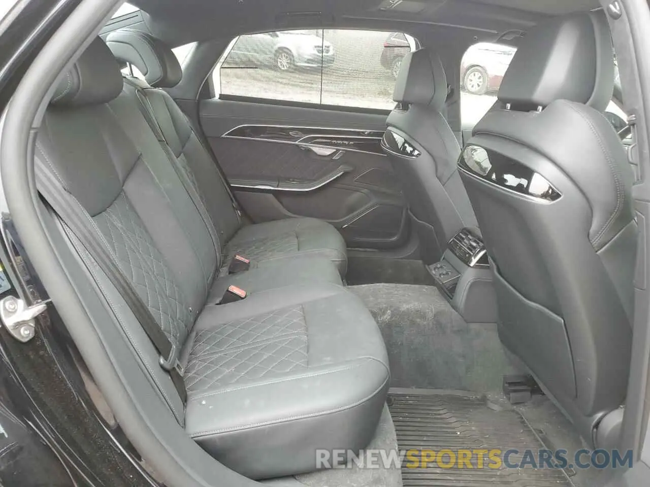 10 fotografías del automóvil dañado WAULSAF89RN015605 AUDI S8 2024