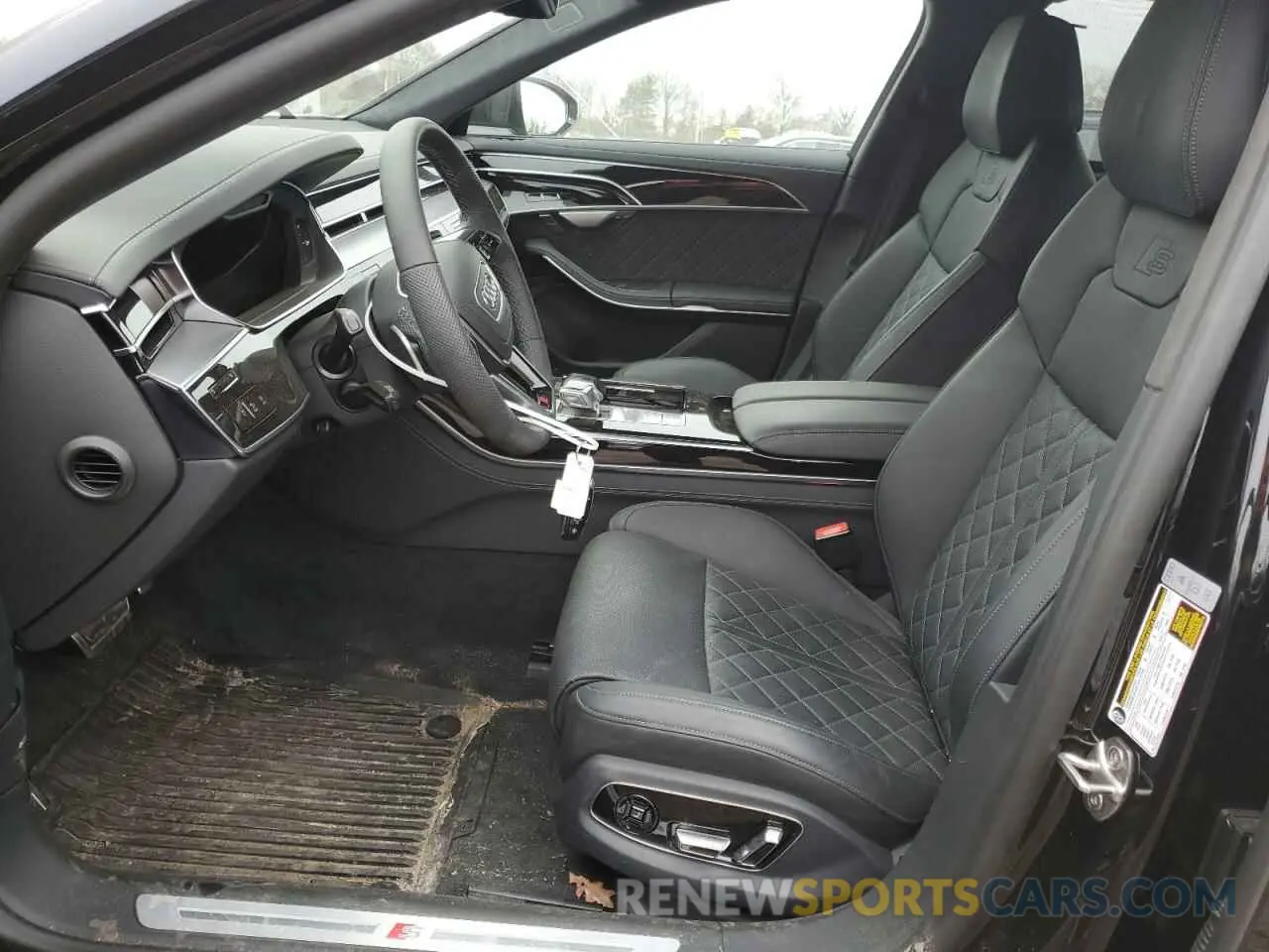 7 fotografías del automóvil dañado WAULSAF89RN015605 AUDI S8 2024