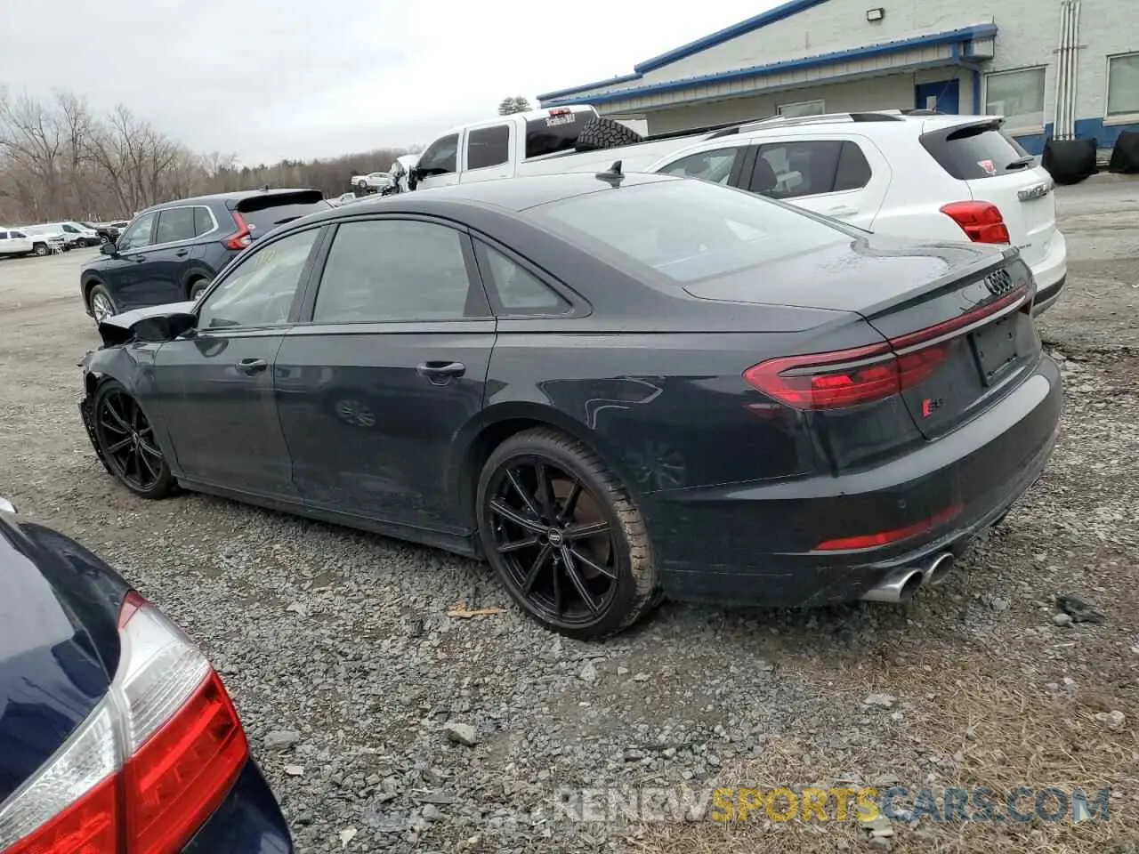 2 fotografías del automóvil dañado WAULSBF89RN010765 AUDI S8 2024