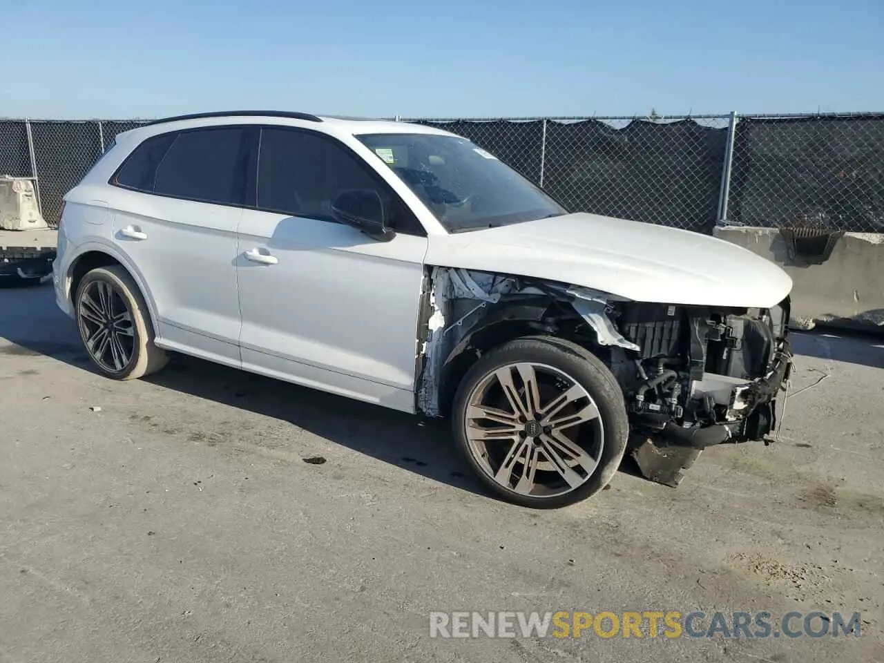 4 fotografías del automóvil dañado WA1B4AFY0K2108166 AUDI SQ5 2019