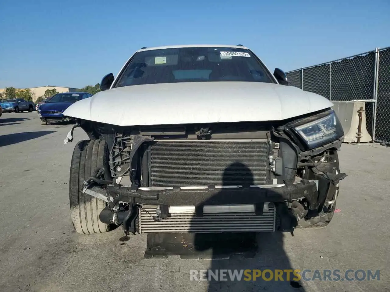 5 fotografías del automóvil dañado WA1B4AFY0K2108166 AUDI SQ5 2019