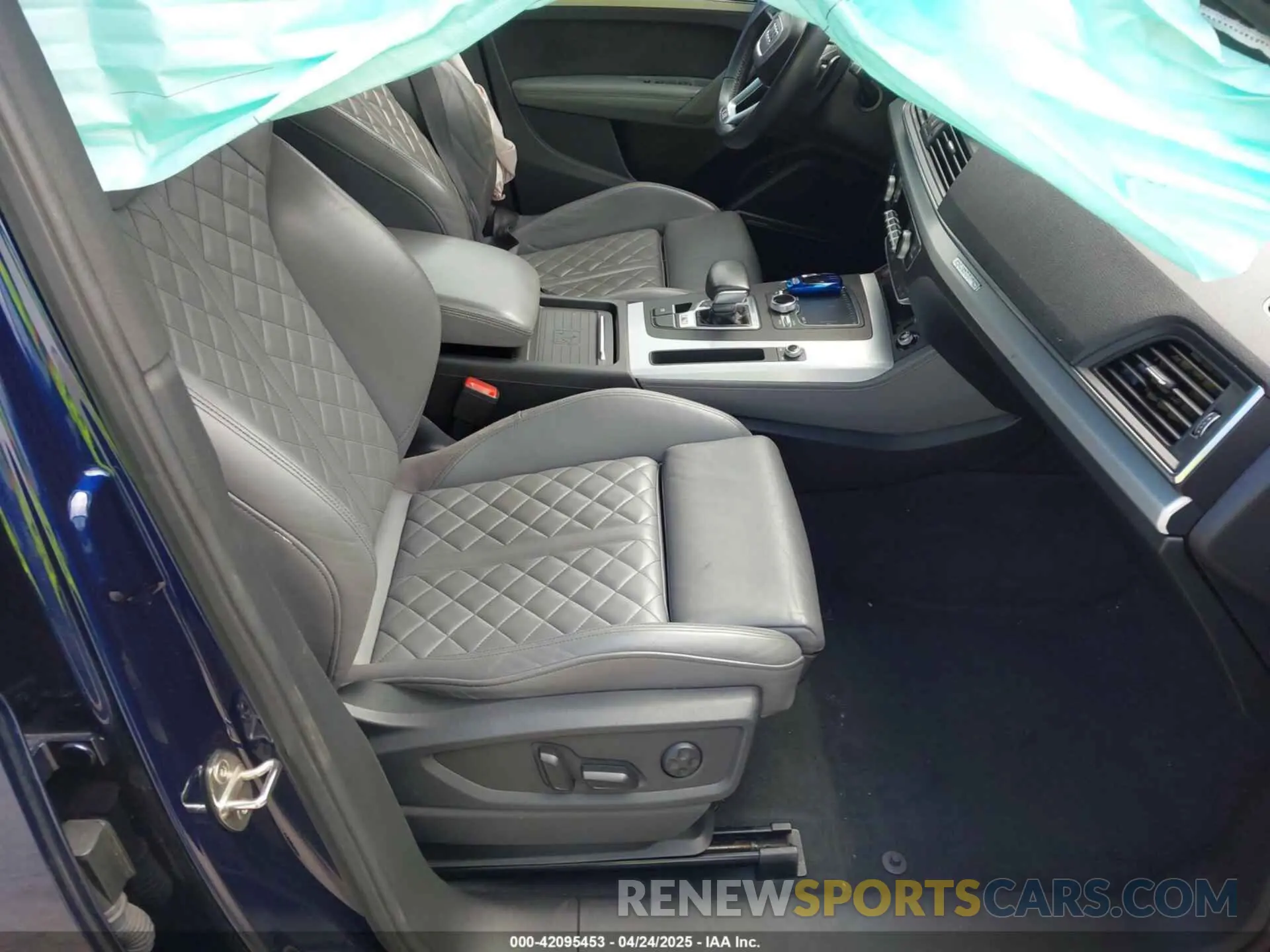5 fotografías del automóvil dañado WA1B4AFY7K2091687 AUDI SQ5 2019