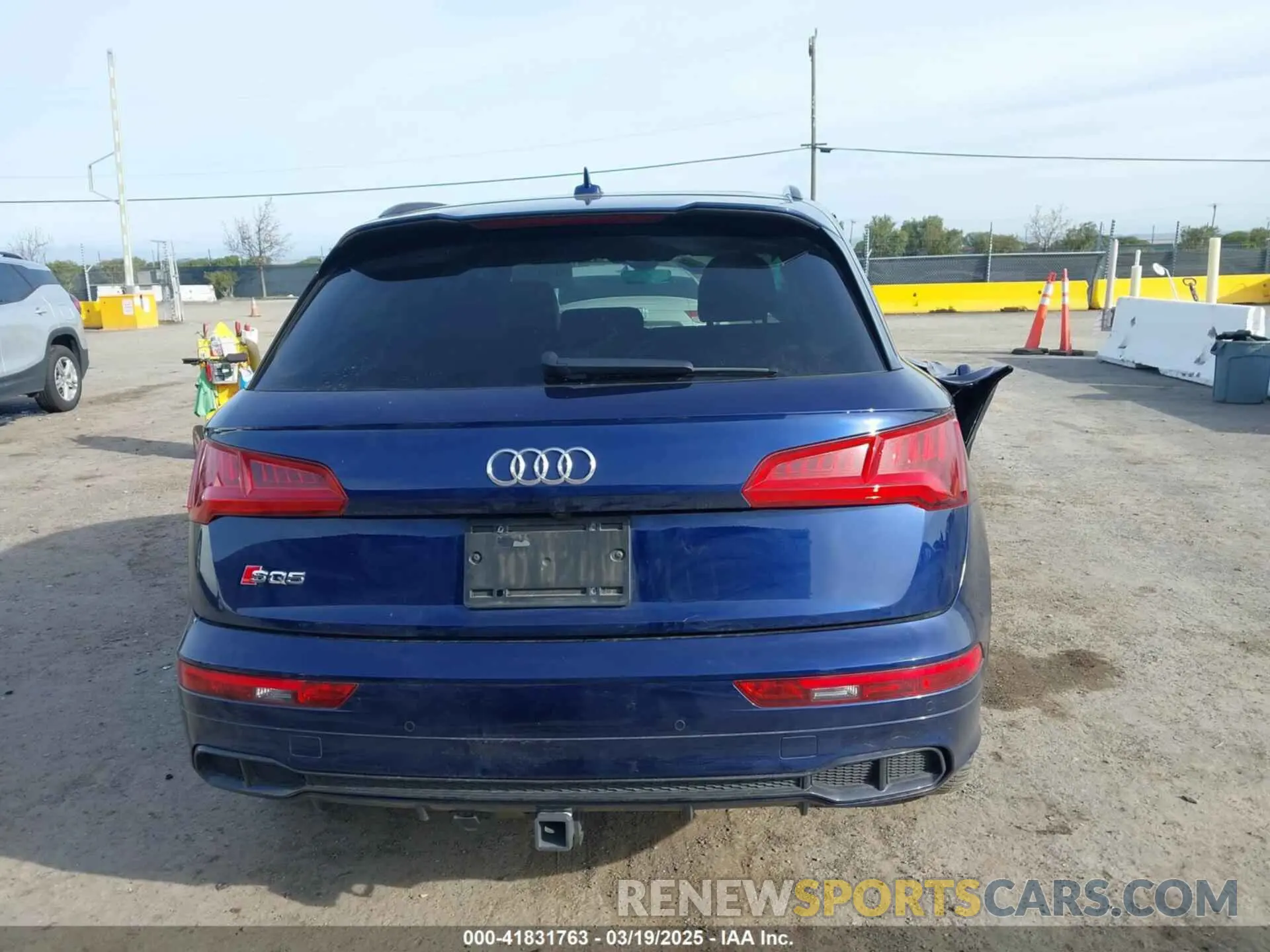 17 fotografías del automóvil dañado WA1B4AFY7K2118533 AUDI SQ5 2019