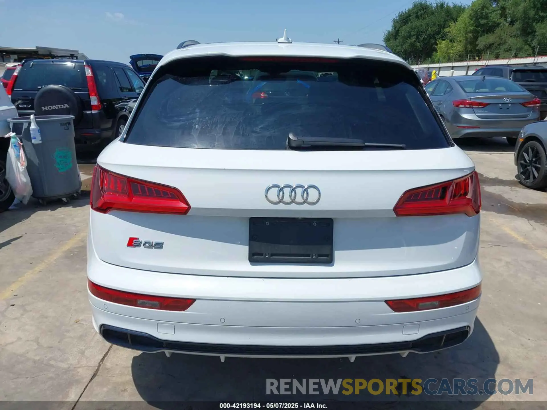 17 fotografías del automóvil dañado WA1B4AFY8K2107525 AUDI SQ5 2019