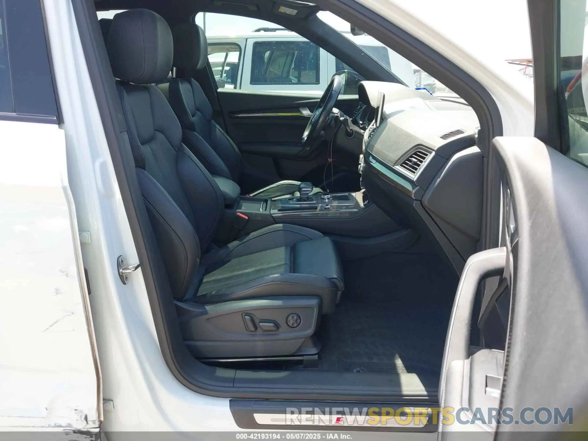 5 fotografías del automóvil dañado WA1B4AFY8K2107525 AUDI SQ5 2019