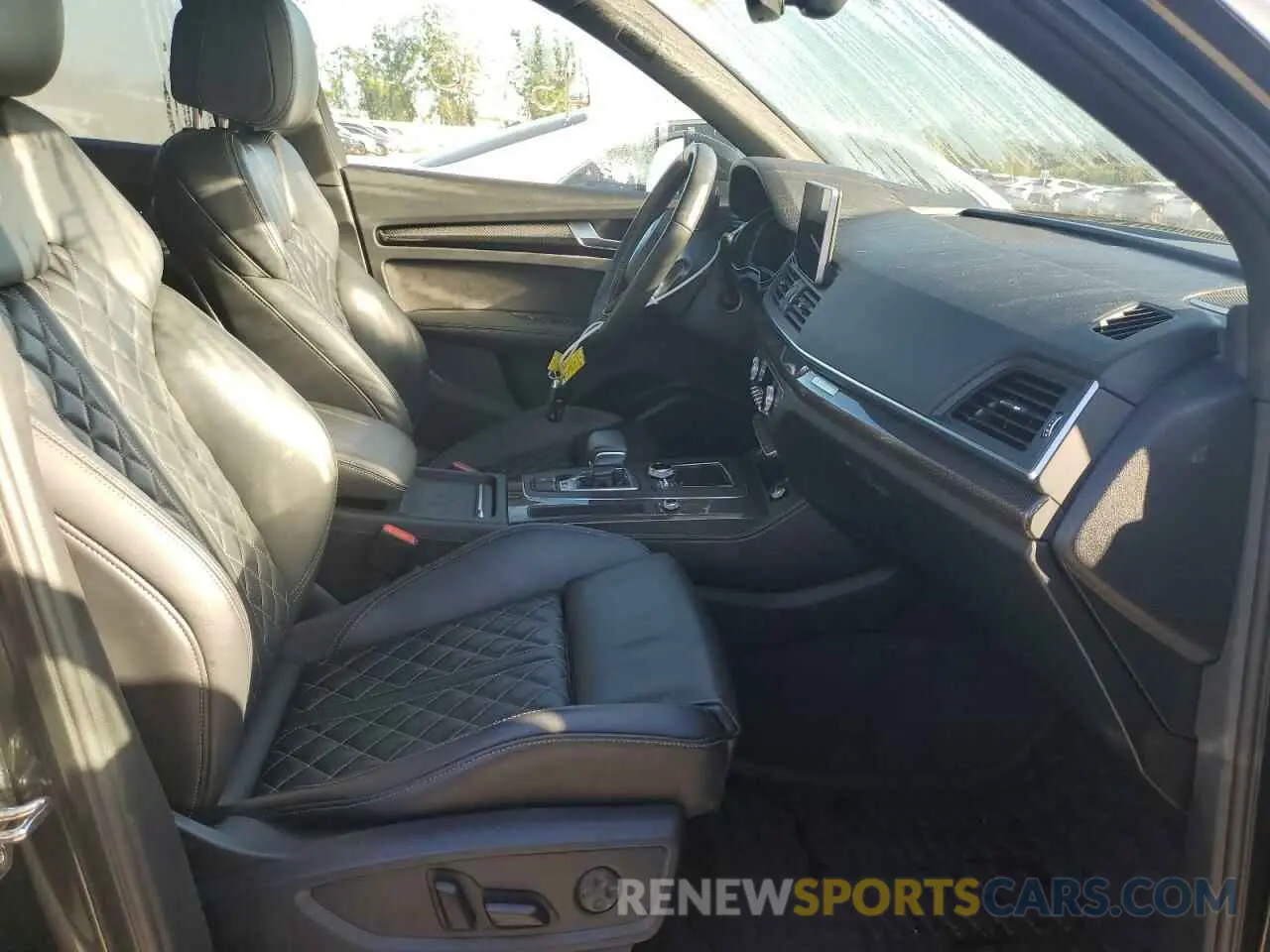 5 fotografías del automóvil dañado WA1C4AFY2K2121845 AUDI SQ5 2019