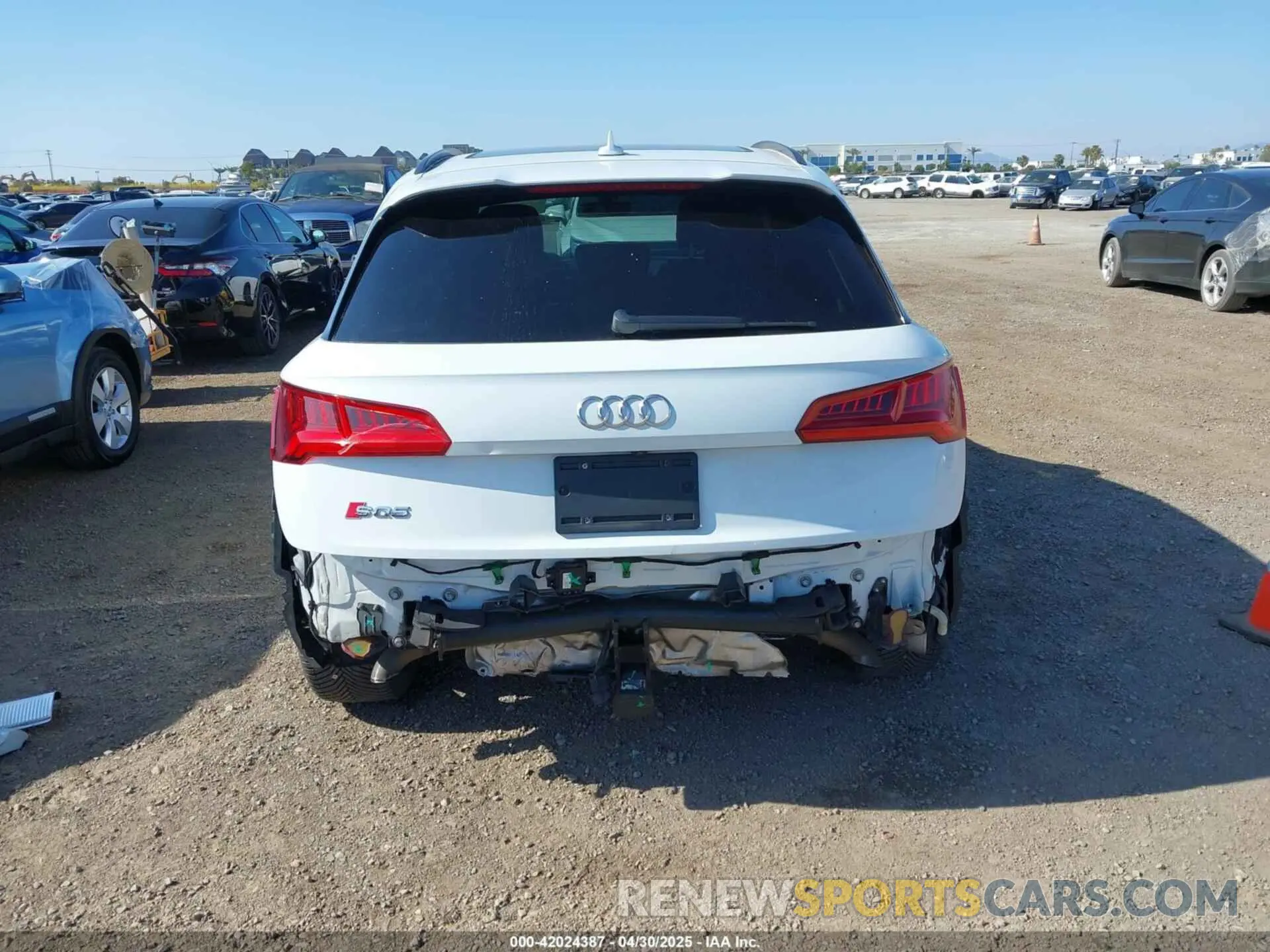 17 fotografías del automóvil dañado WA1C4AFY4K2131017 AUDI SQ5 2019