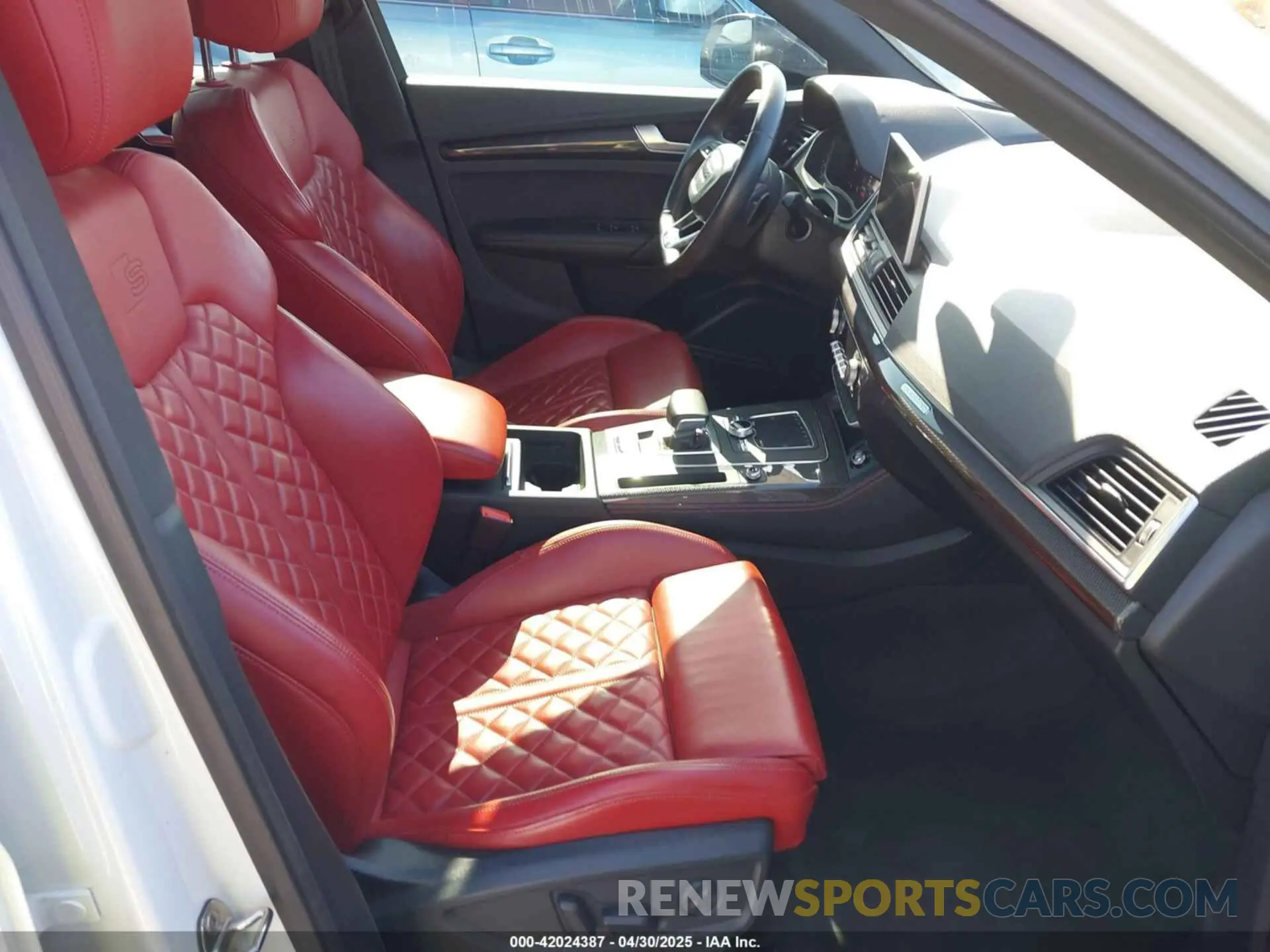 5 fotografías del automóvil dañado WA1C4AFY4K2131017 AUDI SQ5 2019