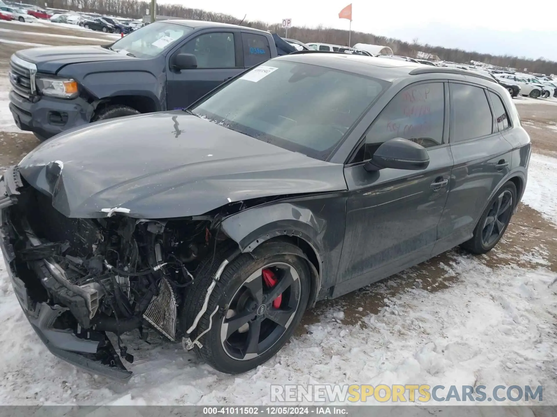 2 fotografías del automóvil dañado WA1C4AFY9K2004831 AUDI SQ5 2019