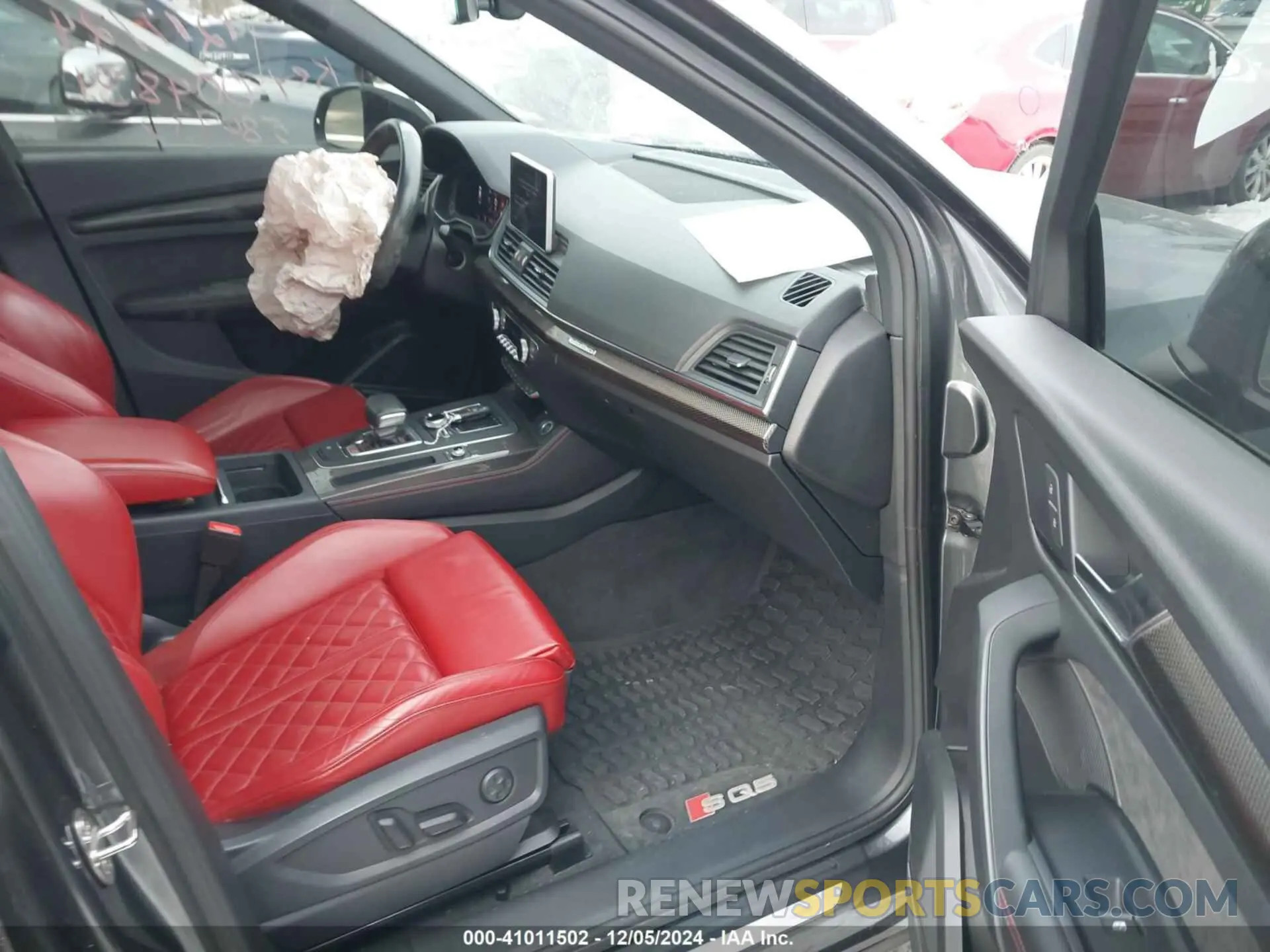 5 fotografías del automóvil dañado WA1C4AFY9K2004831 AUDI SQ5 2019