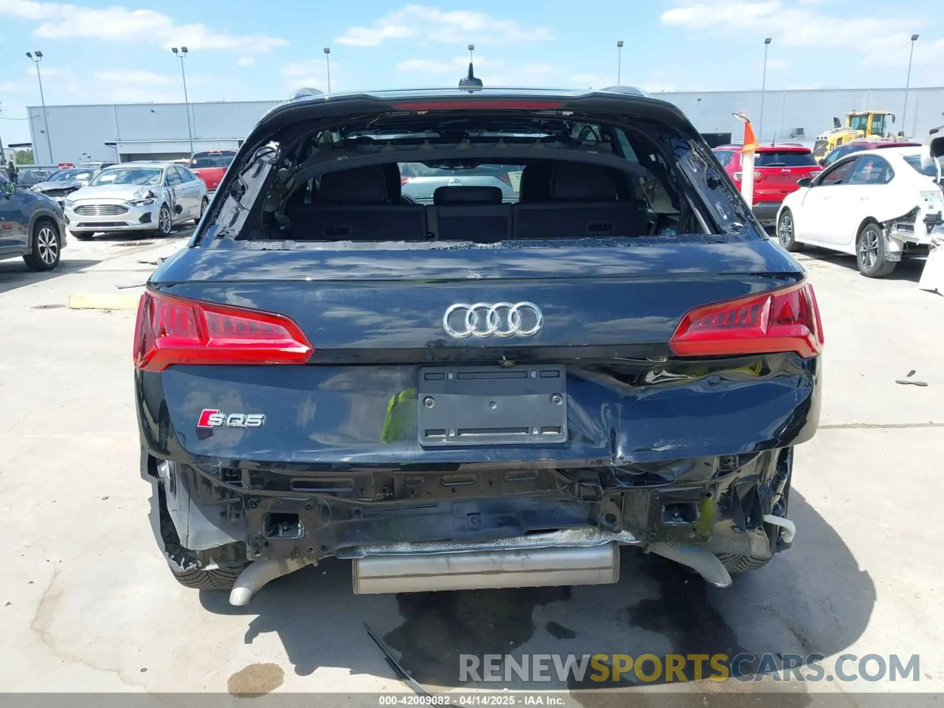 17 fotografías del automóvil dañado WA1B4AFY0L2059116 AUDI SQ5 2020