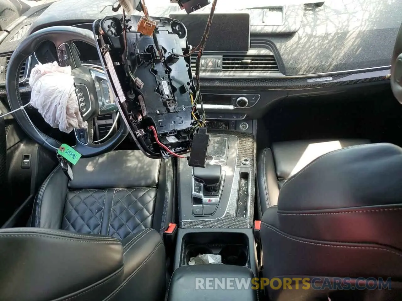 8 fotografías del automóvil dañado WA1B4AFY4L2062231 AUDI SQ5 2020