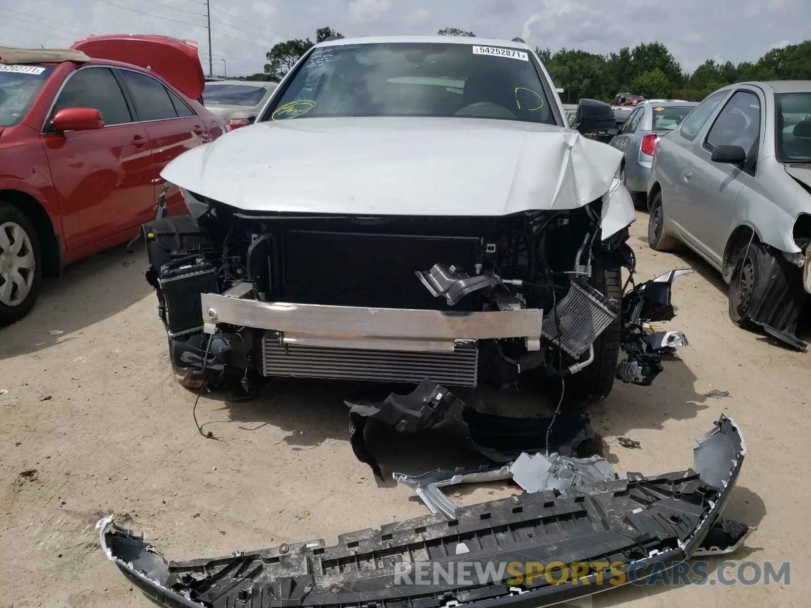 9 fotografías del automóvil dañado WA1B4AFY6L2068743 AUDI SQ5 2020