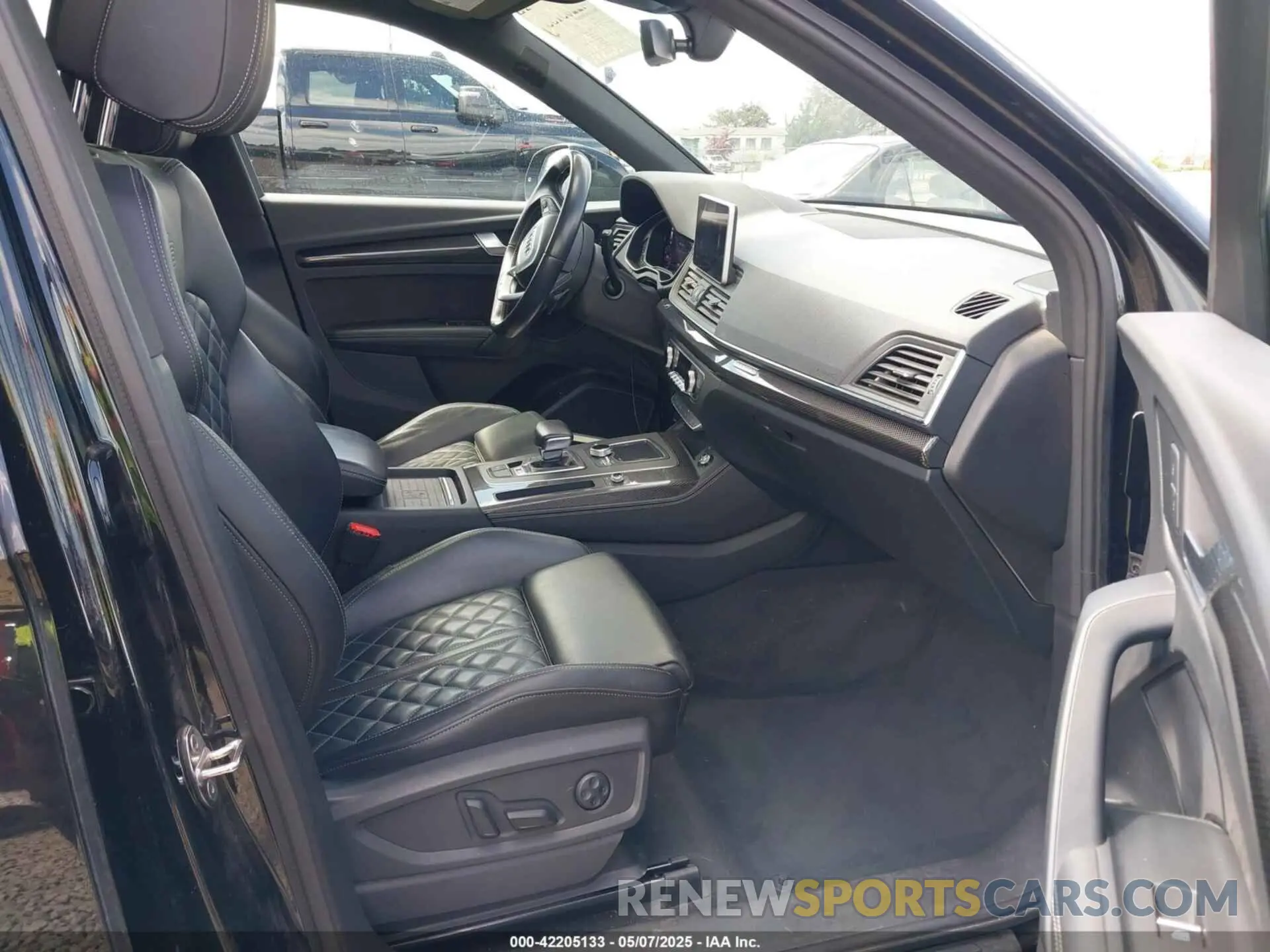 5 fotografías del automóvil dañado WA1B4AFY8L2040006 AUDI SQ5 2020