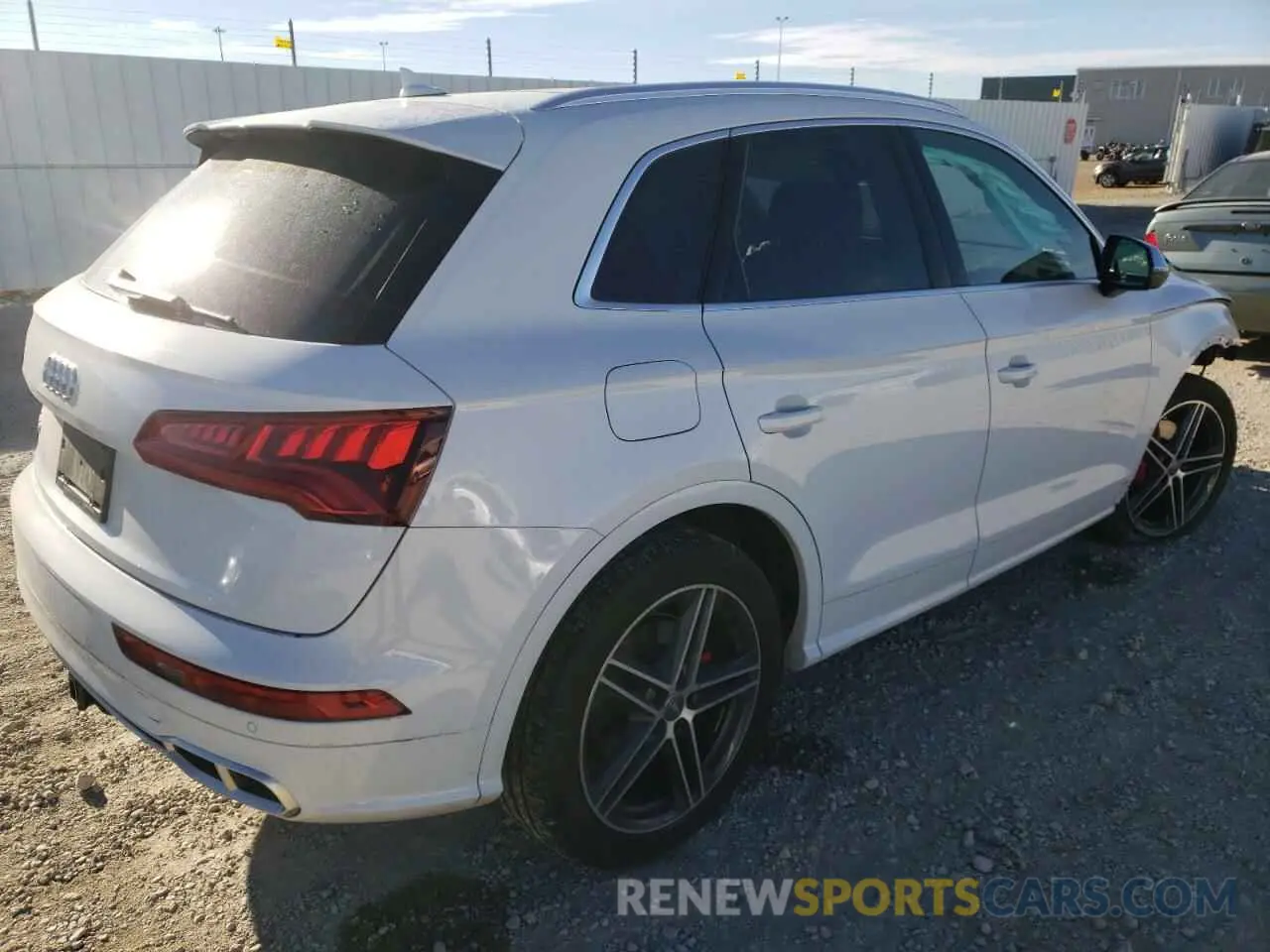 4 fotografías del automóvil dañado WA1C4AFY0L2025911 AUDI SQ5 2020