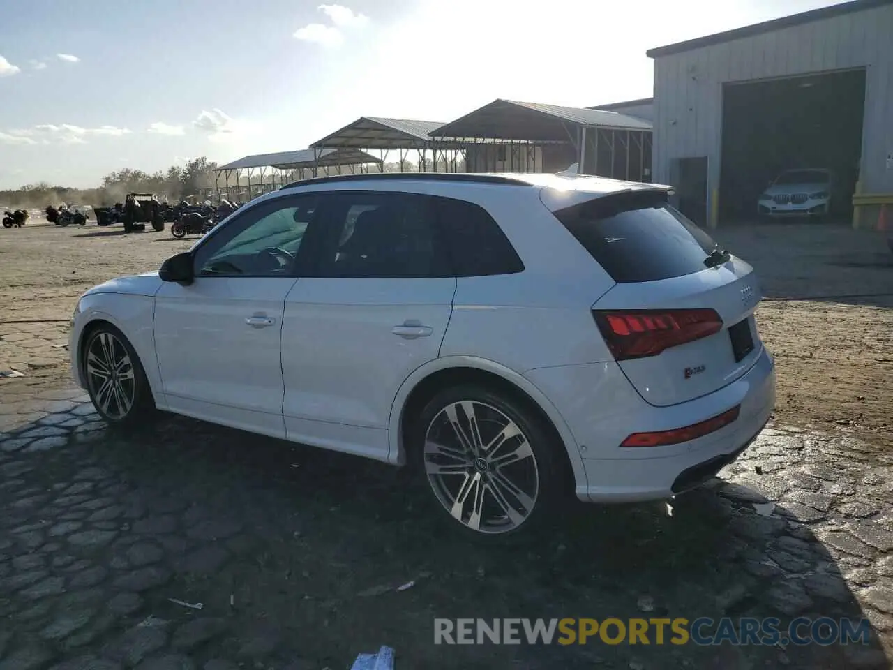2 fotografías del automóvil dañado WA1C4AFY8L2120037 AUDI SQ5 2020