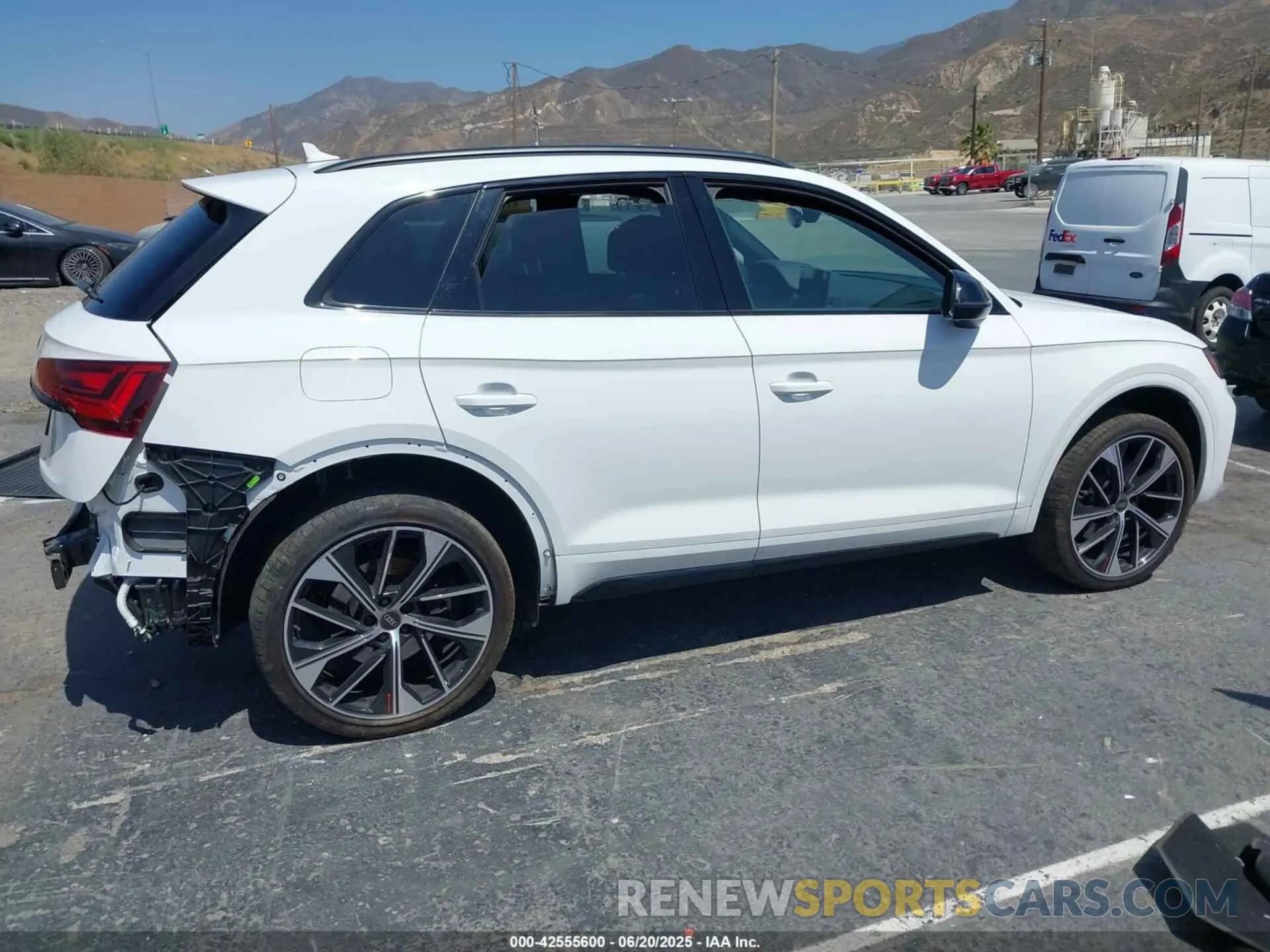 14 fotografías del automóvil dañado WA1B4AFY0R2036623 AUDI SQ5 2024