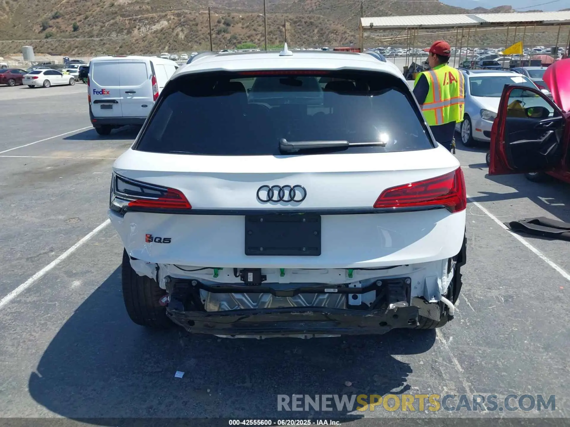 17 fotografías del automóvil dañado WA1B4AFY0R2036623 AUDI SQ5 2024