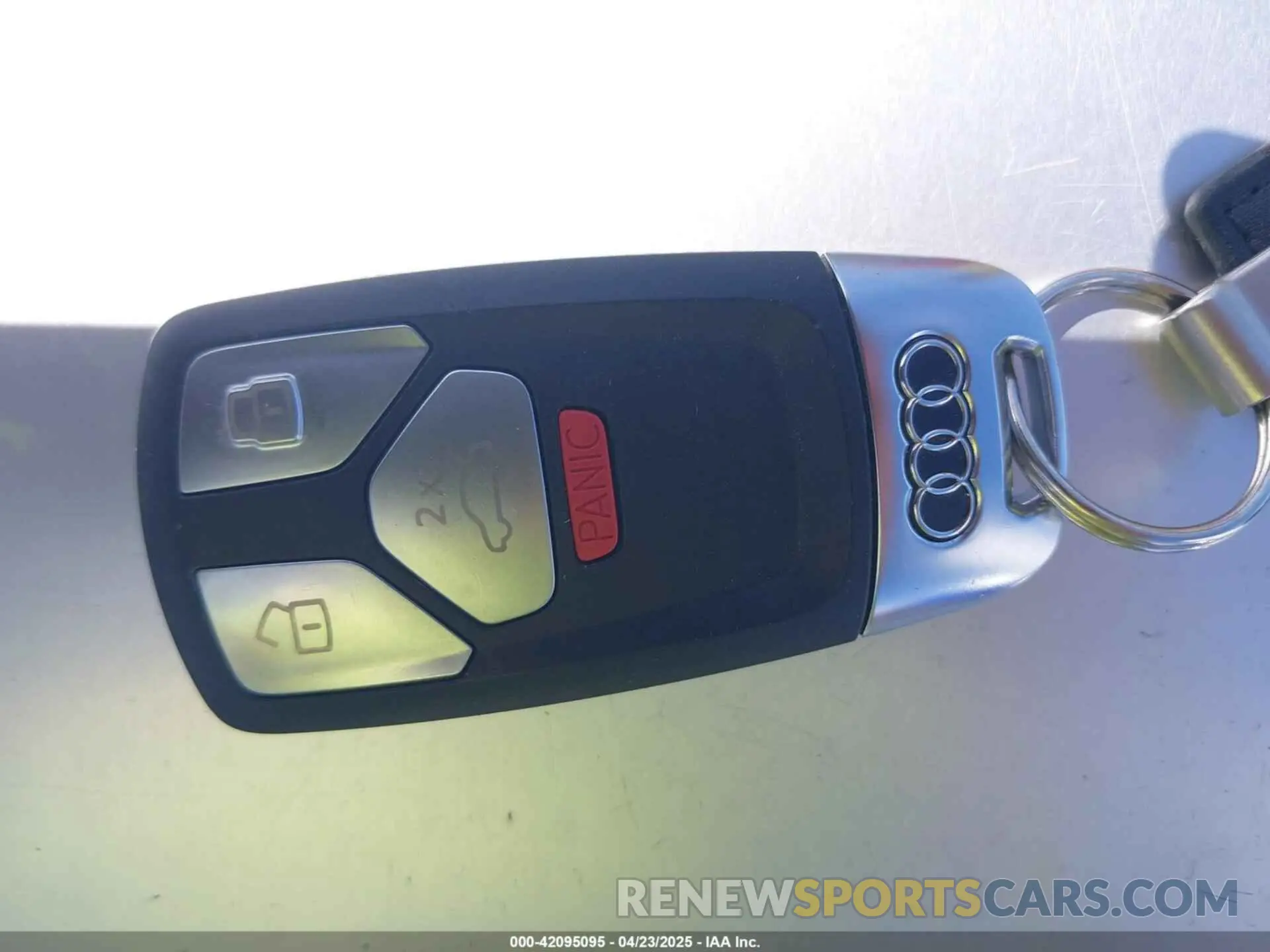 11 fotografías del automóvil dañado WA1B4AFY2R2108129 AUDI SQ5 2024