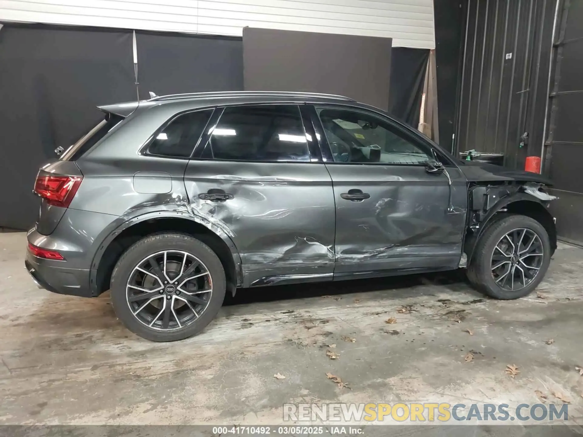 14 fotografías del automóvil dañado WA1B4AFY5R2063431 AUDI SQ5 2024