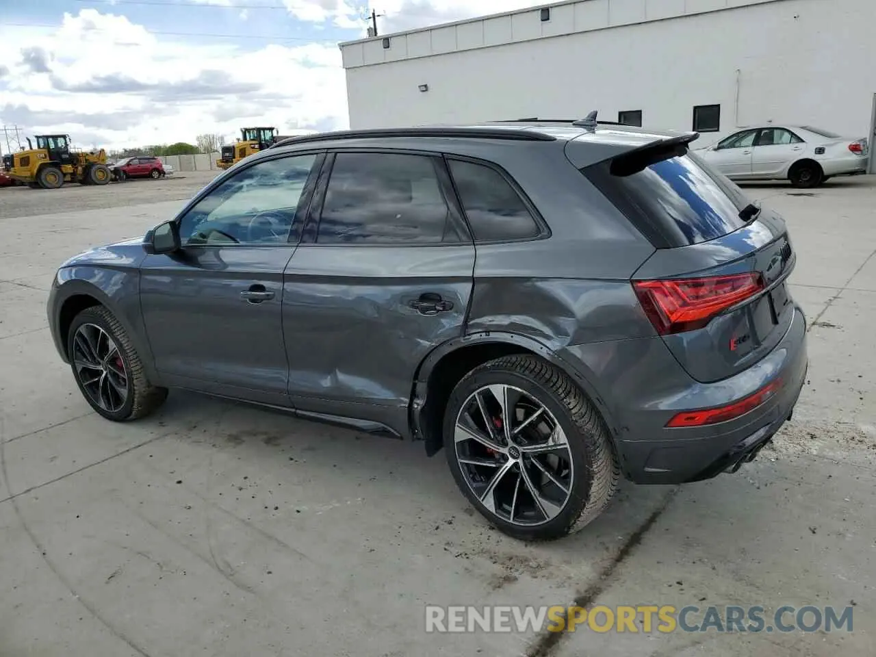 2 fotografías del automóvil dañado WA1C4AFY7R2062334 AUDI SQ5 2024