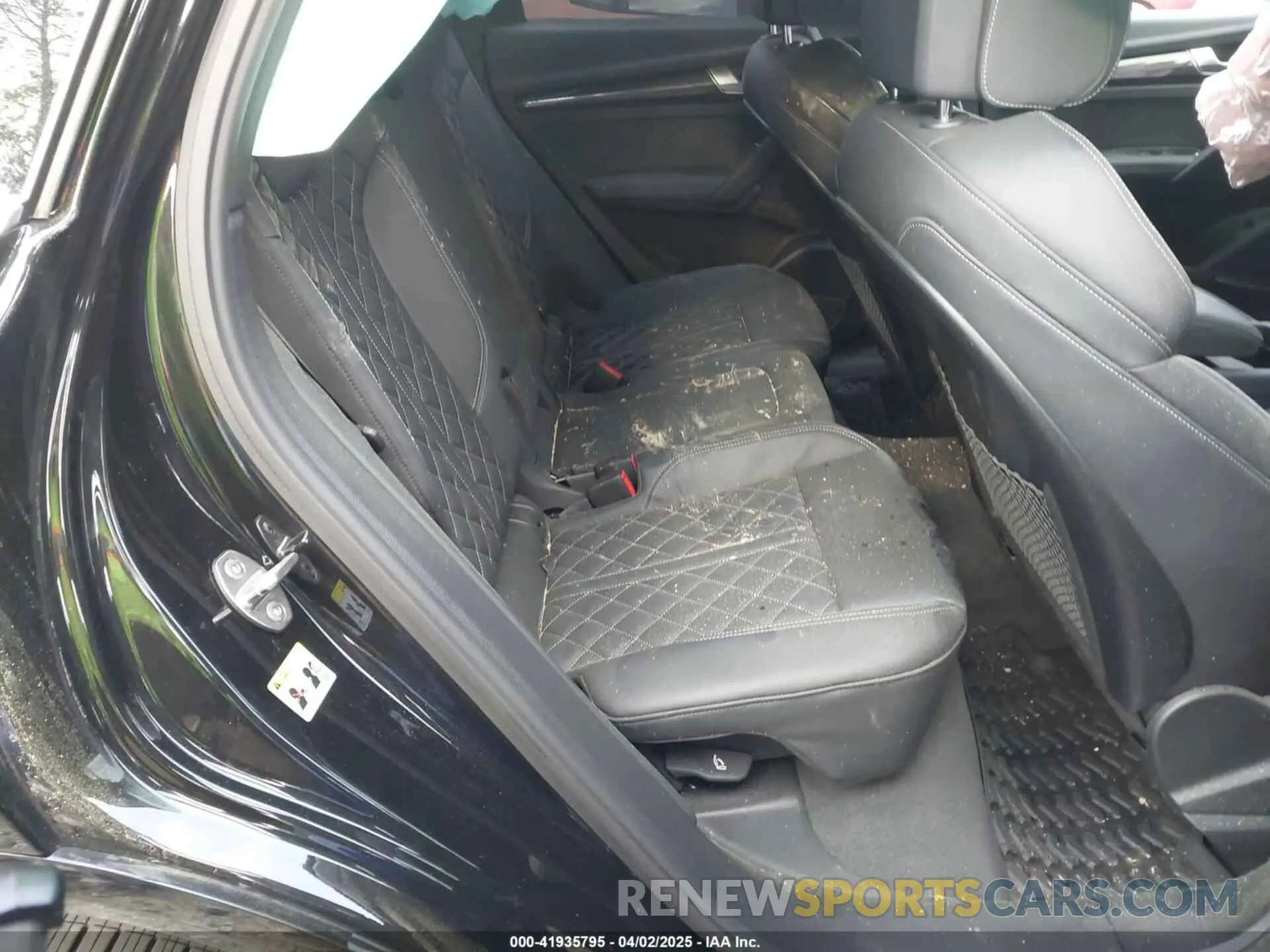 8 fotografías del automóvil dañado WA1B4AFY1S2023692 AUDI SQ5 2025