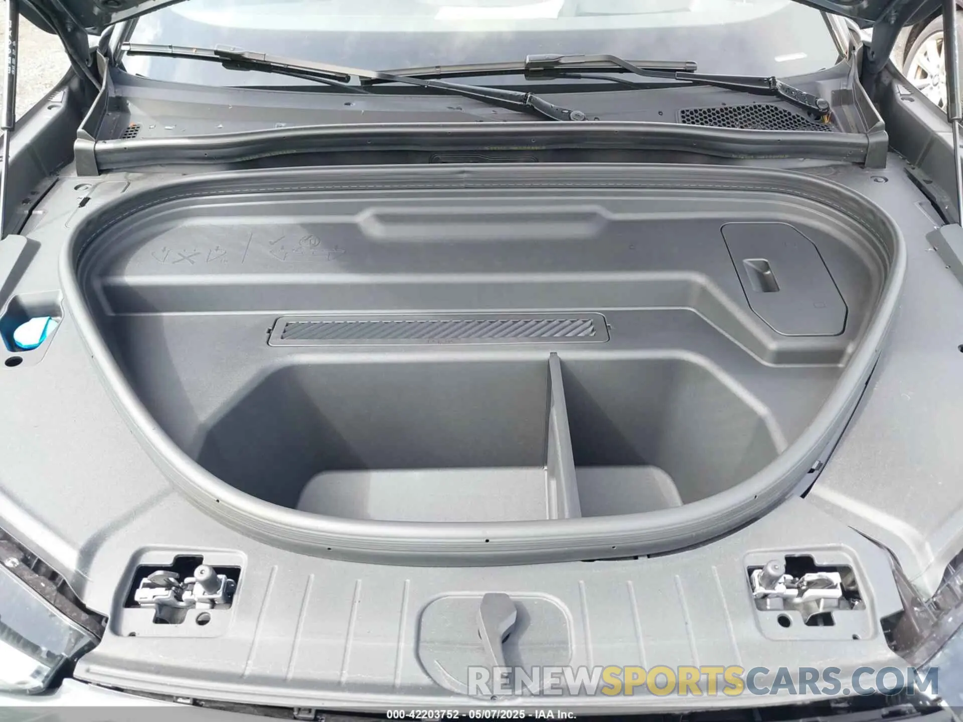 10 fotografías del automóvil dañado WA125BGF1SA025478 AUDI SQ6 E-TRON 2025
