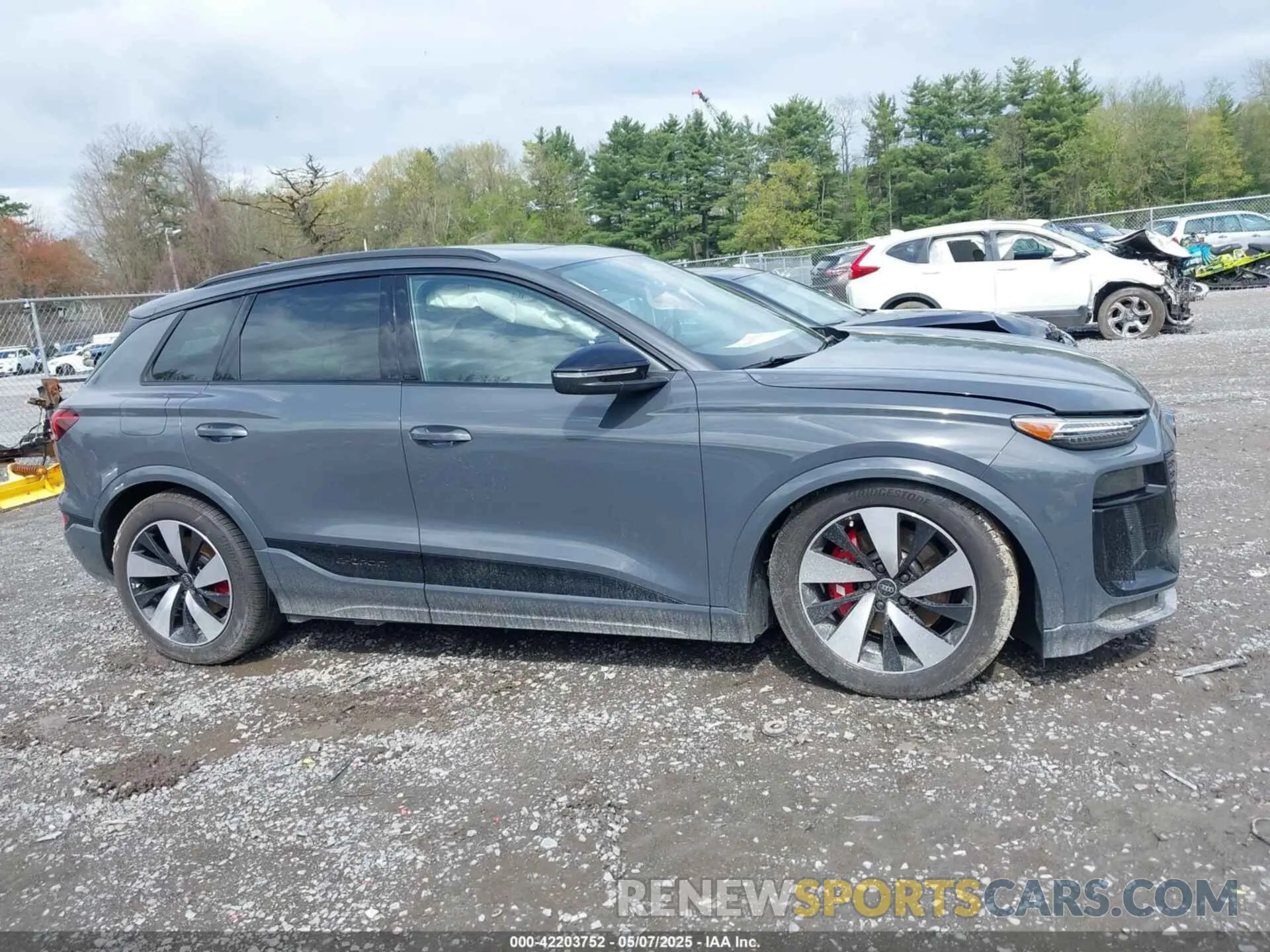 13 fotografías del automóvil dañado WA125BGF1SA025478 AUDI SQ6 E-TRON 2025