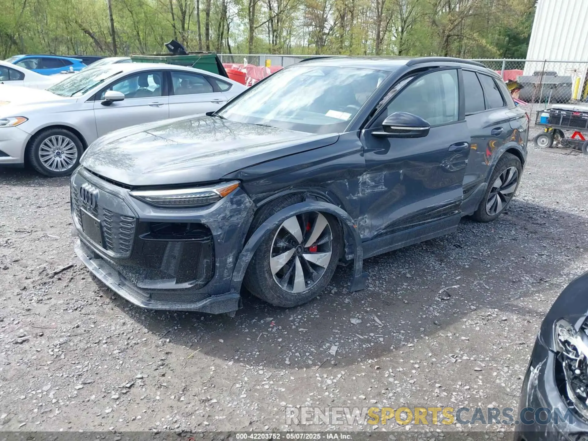 2 fotografías del automóvil dañado WA125BGF1SA025478 AUDI SQ6 E-TRON 2025