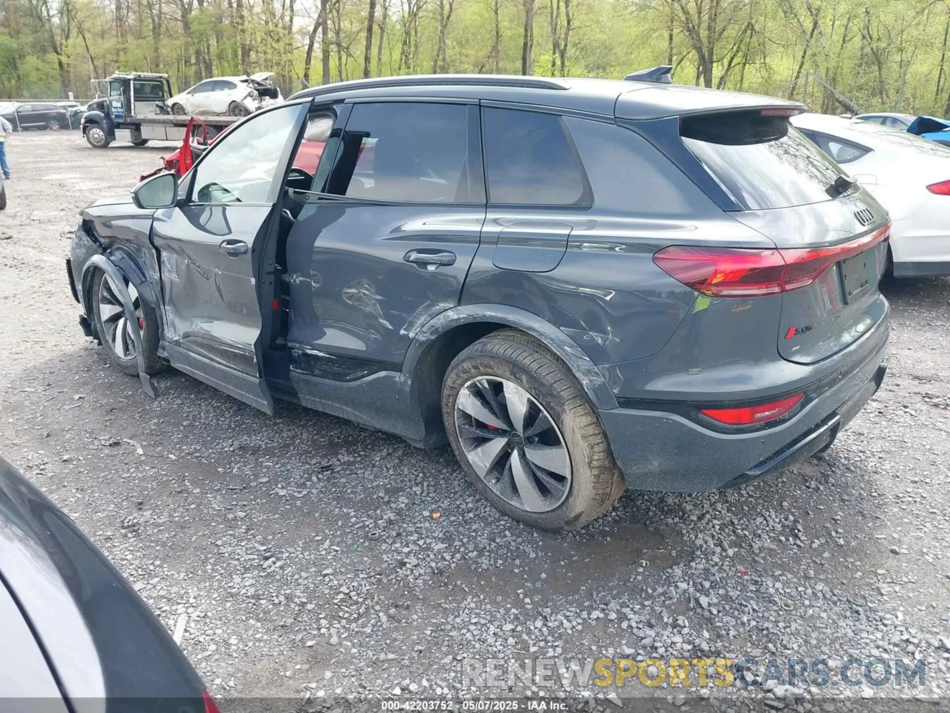 3 fotografías del automóvil dañado WA125BGF1SA025478 AUDI SQ6 E-TRON 2025