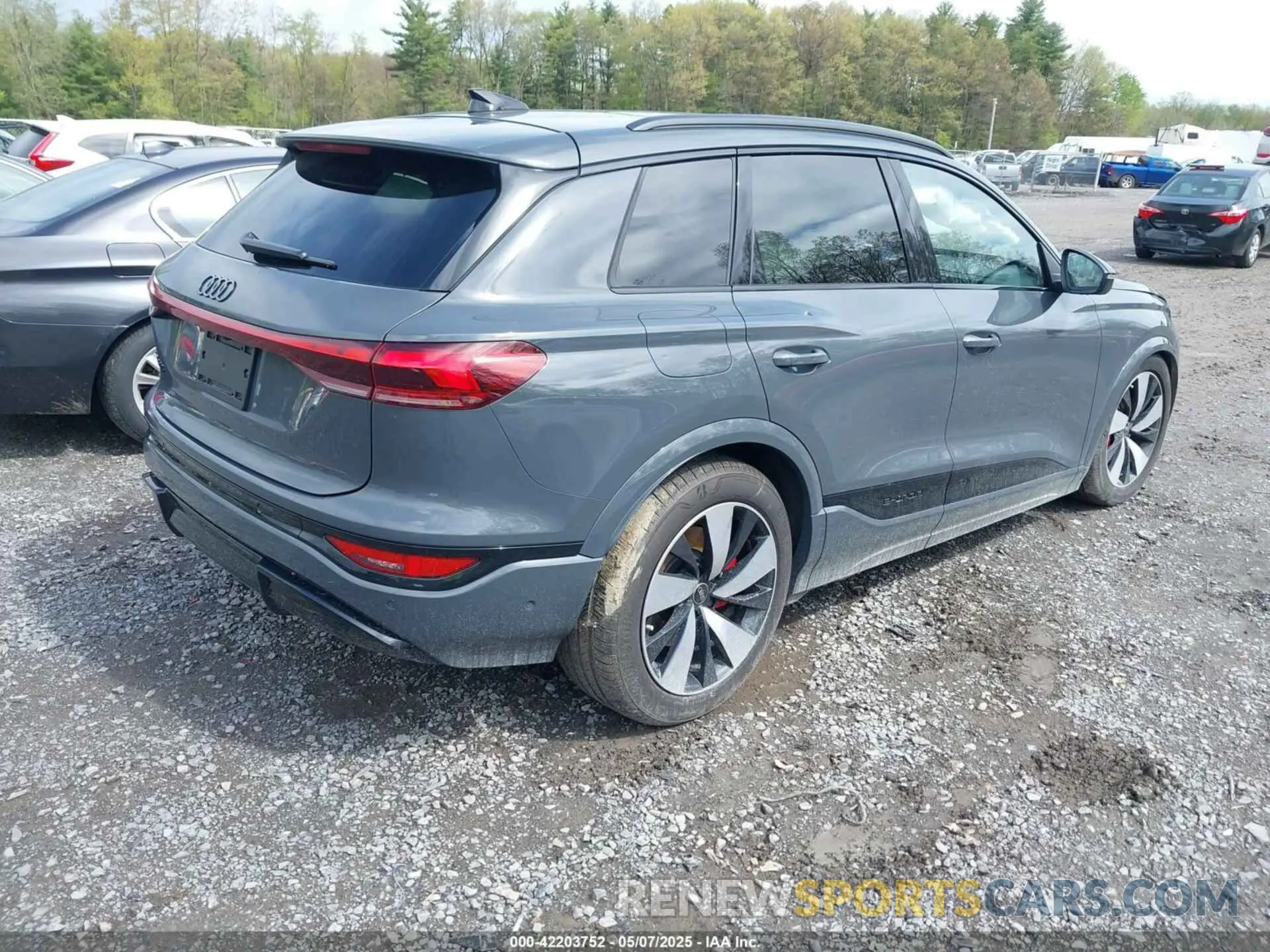 4 fotografías del automóvil dañado WA125BGF1SA025478 AUDI SQ6 E-TRON 2025
