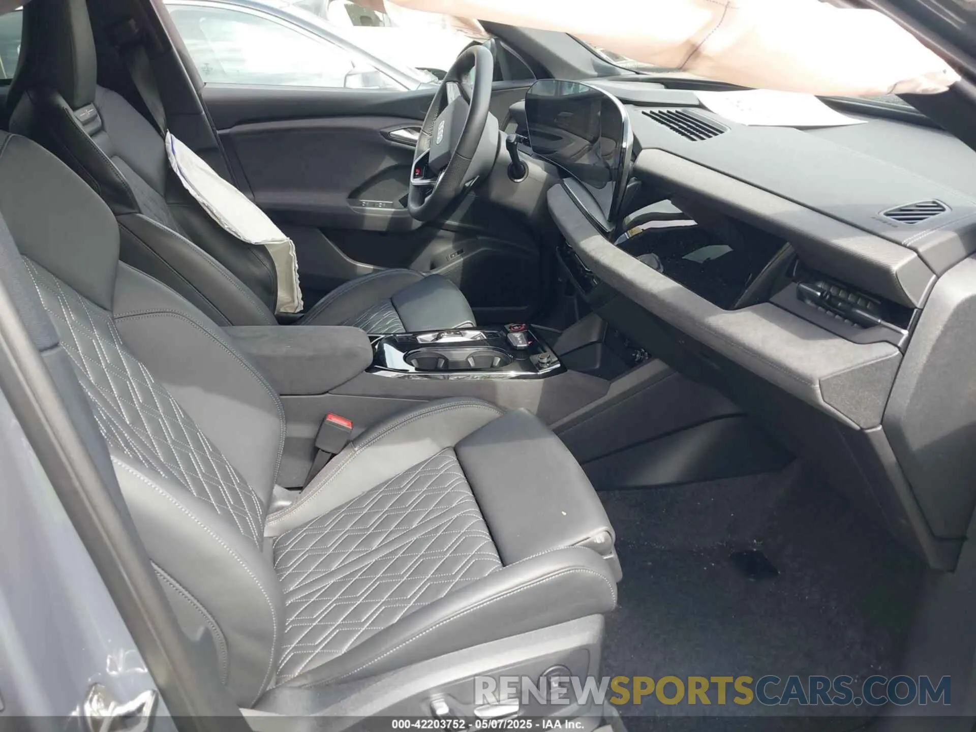 5 fotografías del automóvil dañado WA125BGF1SA025478 AUDI SQ6 E-TRON 2025
