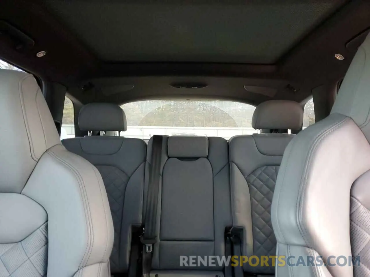 10 fotografías del automóvil dañado WA1AWBF73MD034266 AUDI SQ7 2021