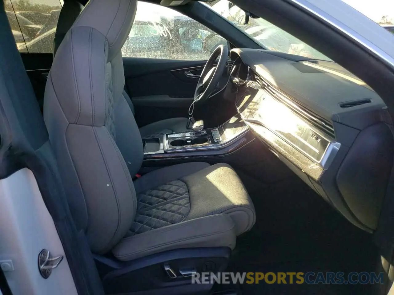 5 fotografías del automóvil dañado WA1CWBF19MD038276 AUDI SQ8 2021