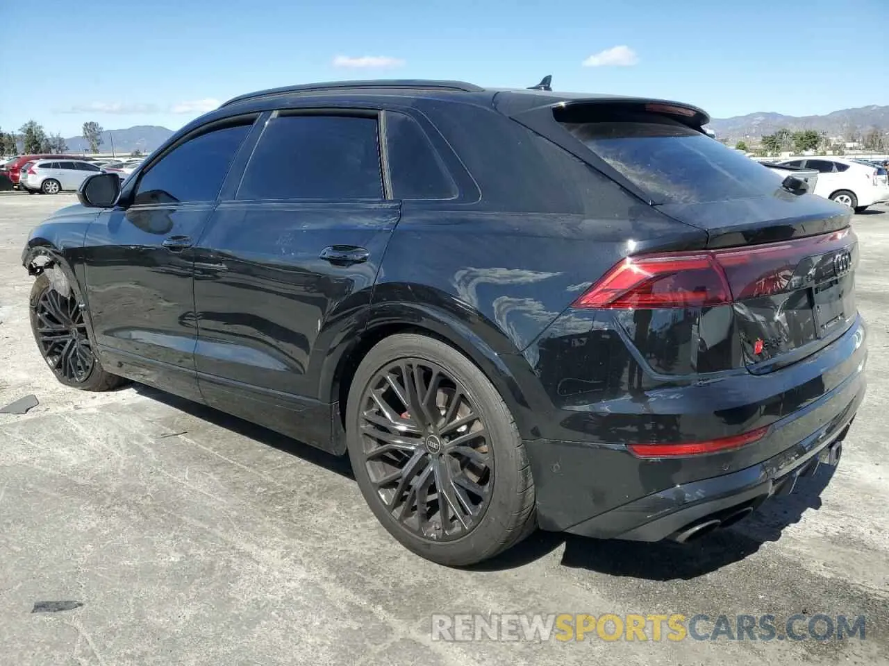 2 fotografías del automóvil dañado WA1AWBF19RD005714 AUDI SQ8 2024