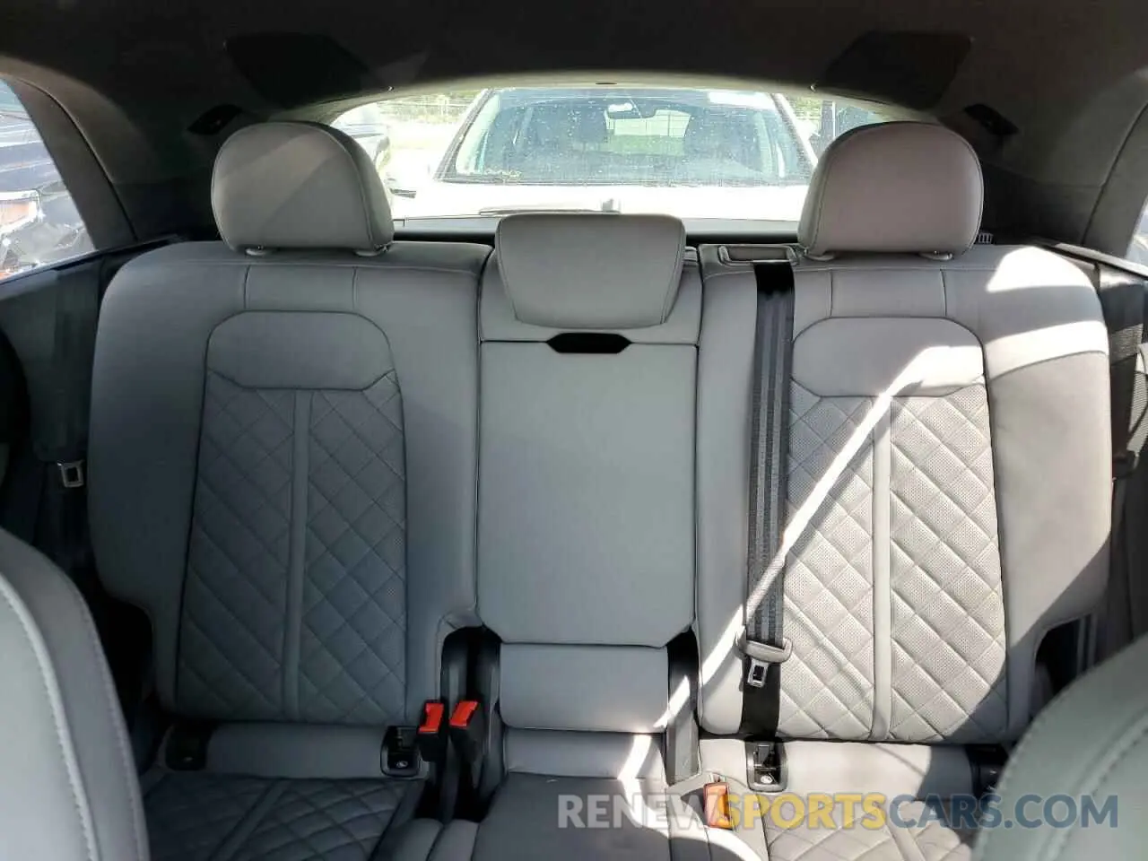 10 fotografías del automóvil dañado WA1CWBF11RD007790 AUDI SQ8 2024