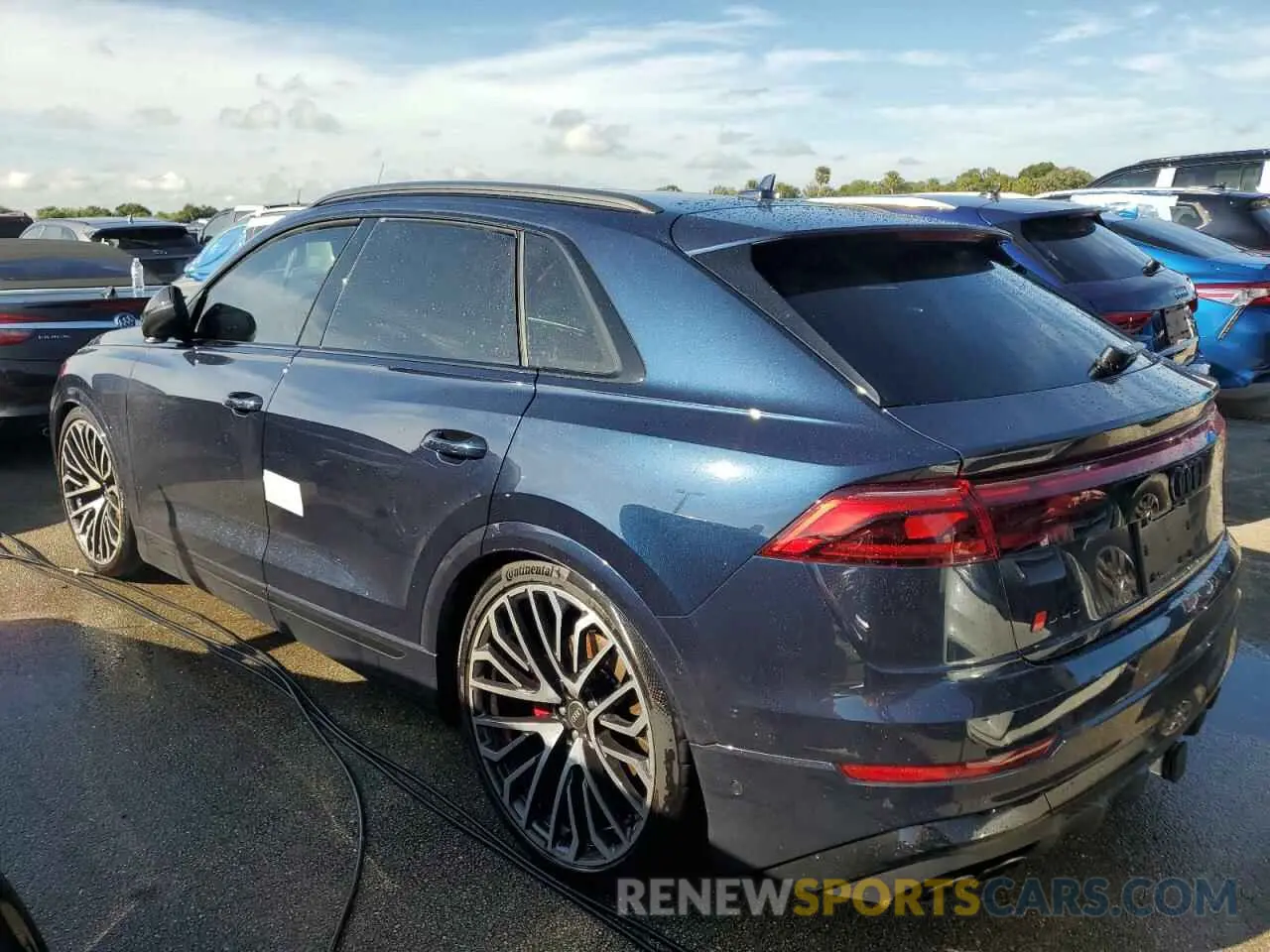 2 fotografías del automóvil dañado WA1CWBF11RD007790 AUDI SQ8 2024