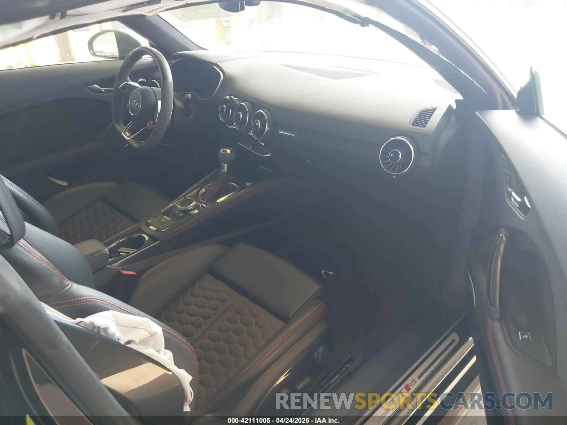 5 fotografías del automóvil dañado WUAASAFVXL1900834 AUDI TT RS 2020