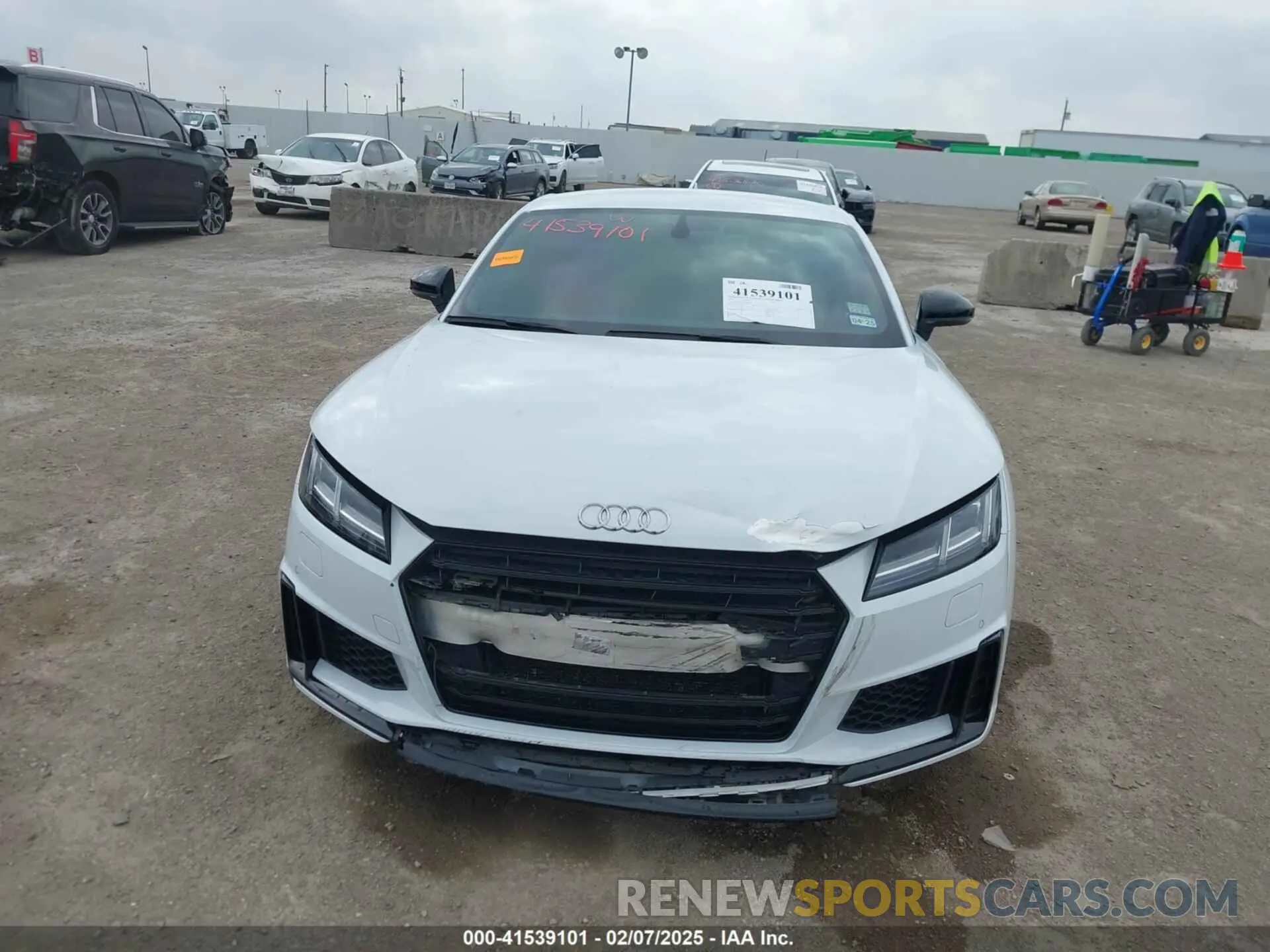 13 fotografías del automóvil dañado TRUA1AFV4L1006379 AUDI TTS 2020