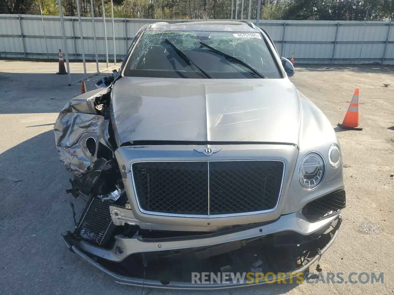 5 fotografías del automóvil dañado SJAAM2ZV9KC024755 BENTLEY ALL MODELS 2019