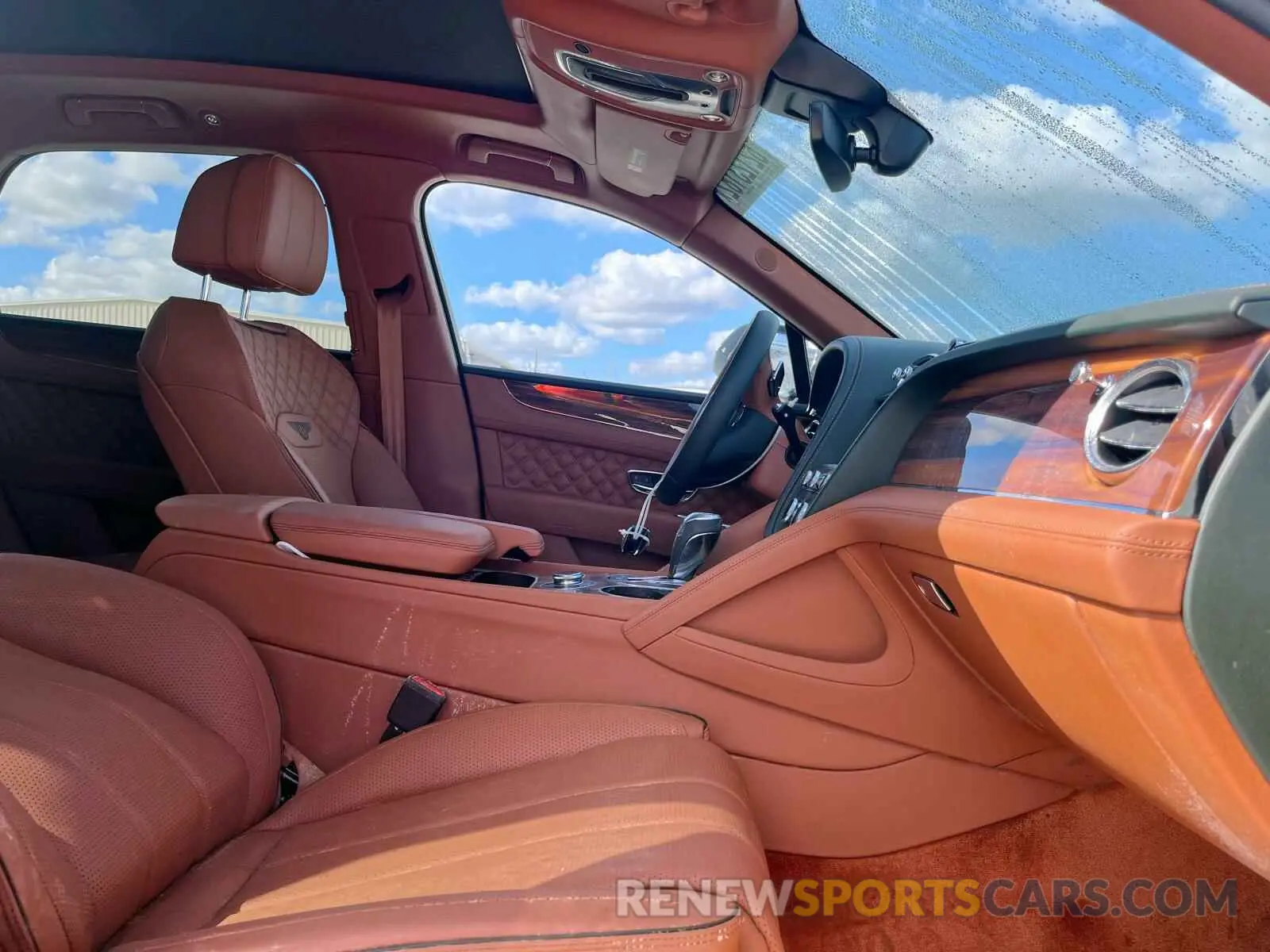 5 fotografías del automóvil dañado SJAAM2ZV7MC036101 BENTLEY ALL MODELS 2021