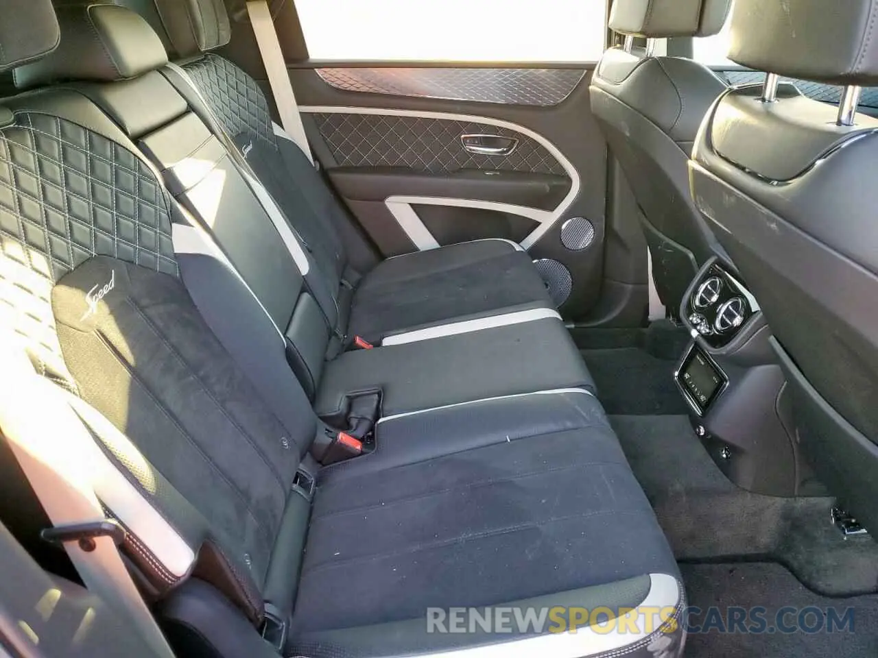 11 fotografías del automóvil dañado SJAAR2ZV7MC036102 BENTLEY ALL MODELS 2021
