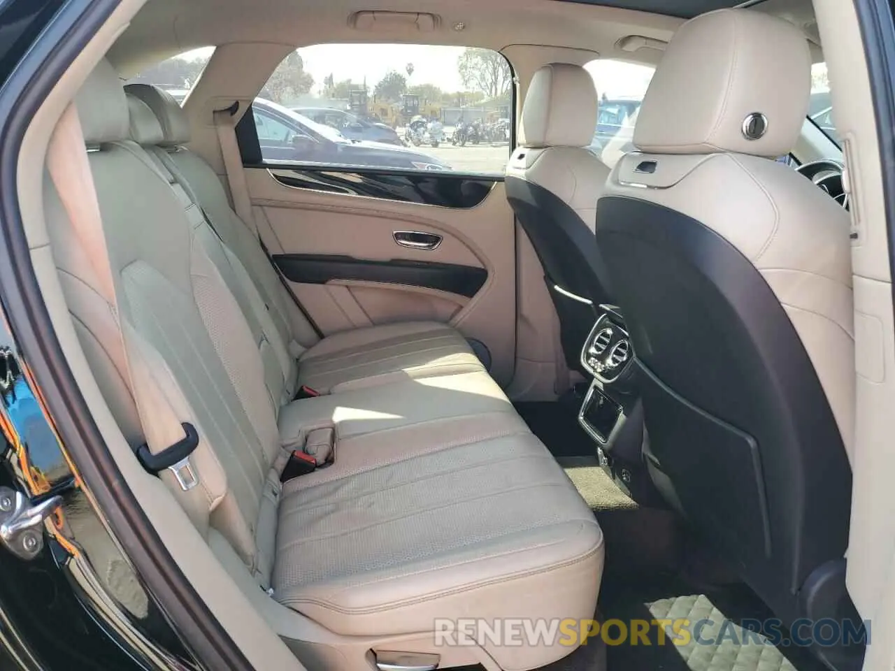 11 fotografías del automóvil dañado SJAAM2ZV1NC013706 BENTLEY ALL MODELS 2022